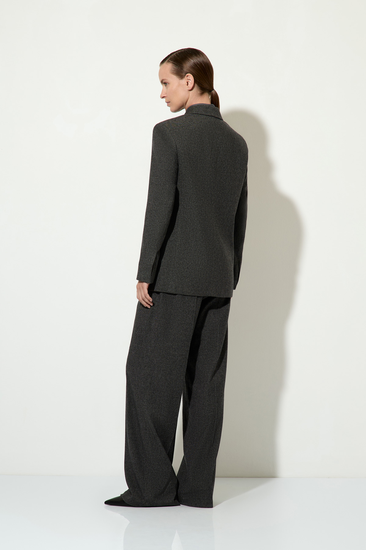 Двубортный жакет из шерсти и вискозы VASSA&Co, пол женский, цвет серый