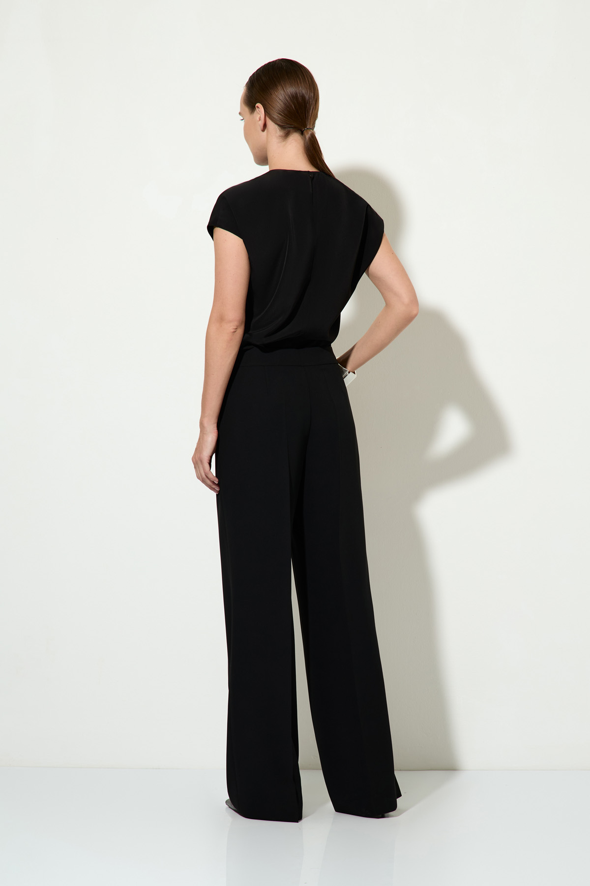 Брюки VASSA&Co, пол female, цвет black