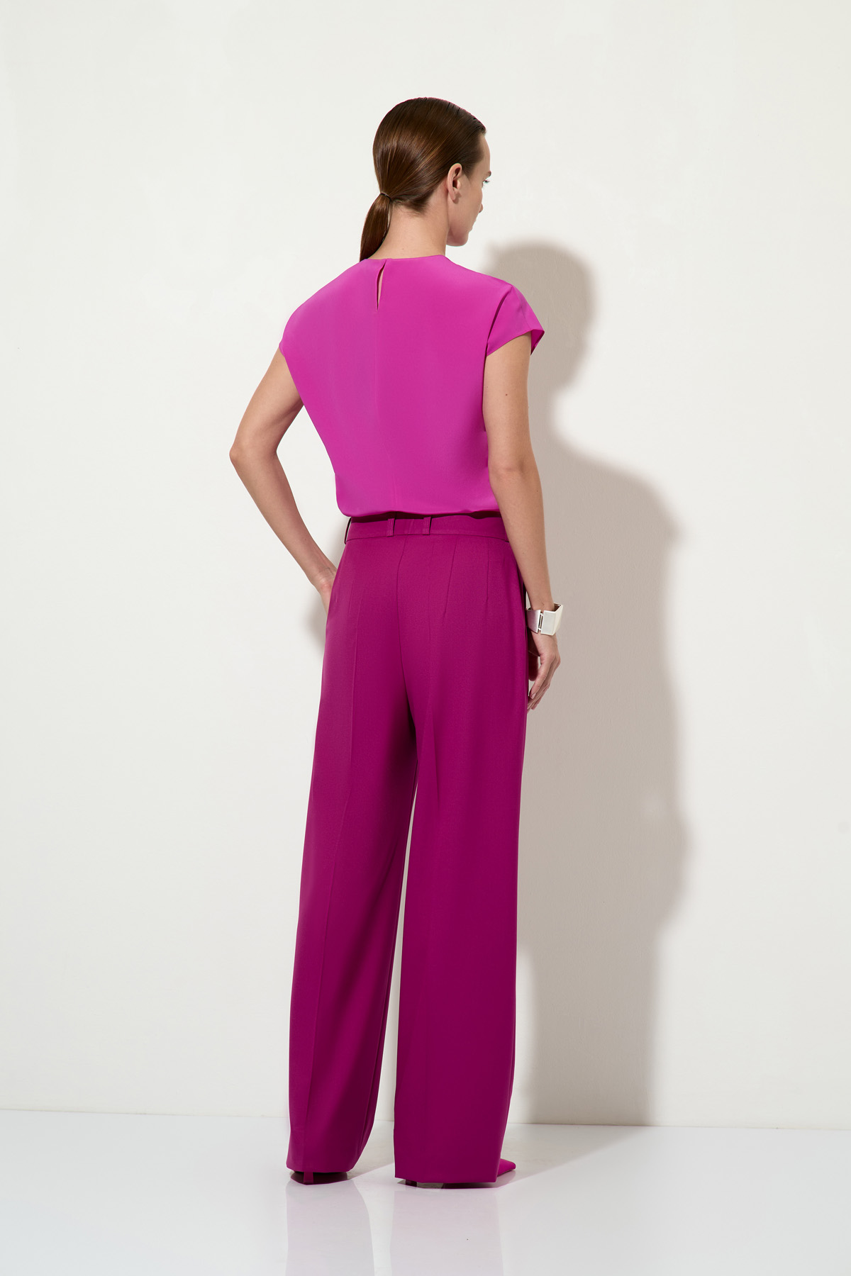 Блузка со спущенной линией плеча VASSA&Co, пол женский, цвет фиолетовый