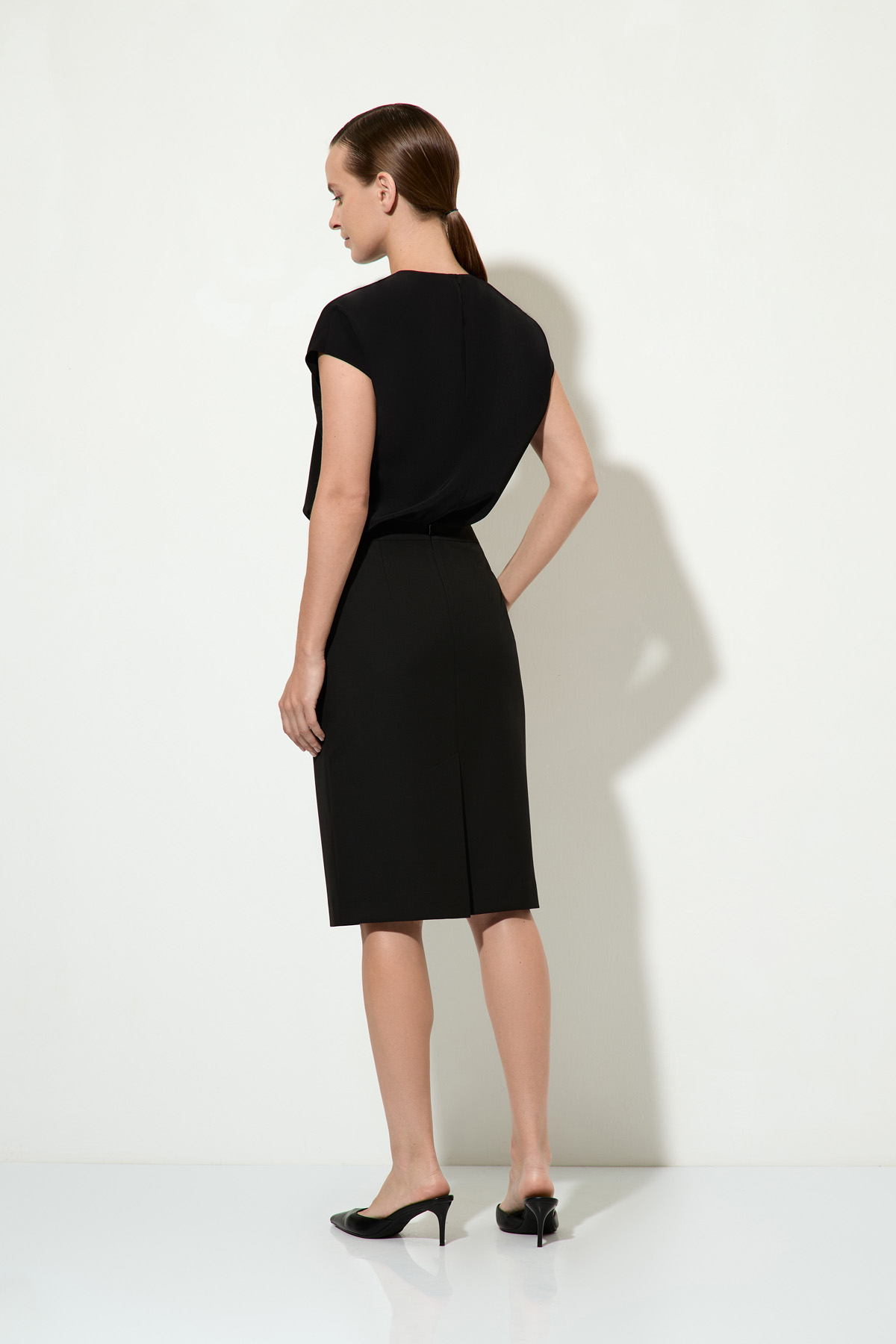 Юбка-карандаш VASSA&Co, пол женский, цвет черный