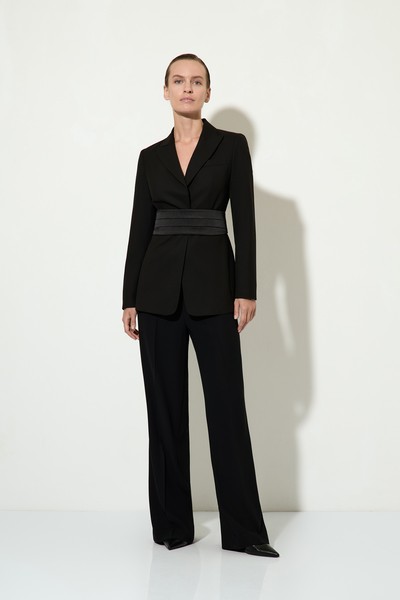 Однобортный жакет с камербандом VASSA&Co, пол женский, цвет черный, фото №2