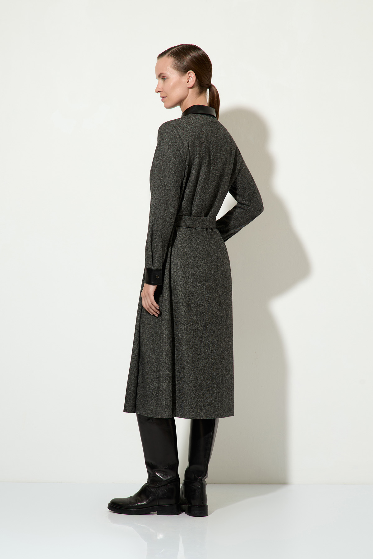 Платье из шерсти и вискозы VASSA&Co, пол женский, цвет серый