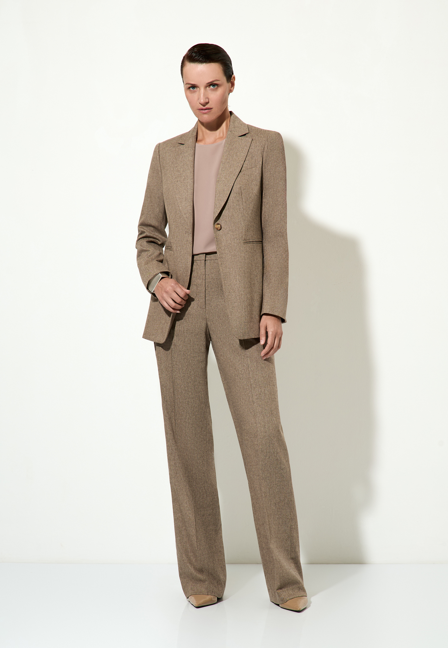 Однобортный жакет VASSA&Co, пол female, цвет brown