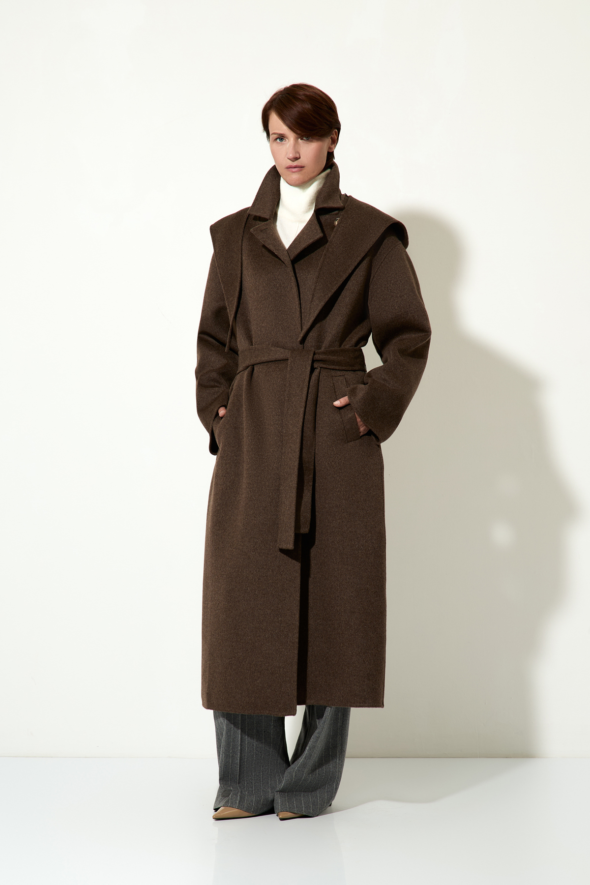 Пальто женское с капюшоном VASSA CODE, пол женский, цвет коричневый