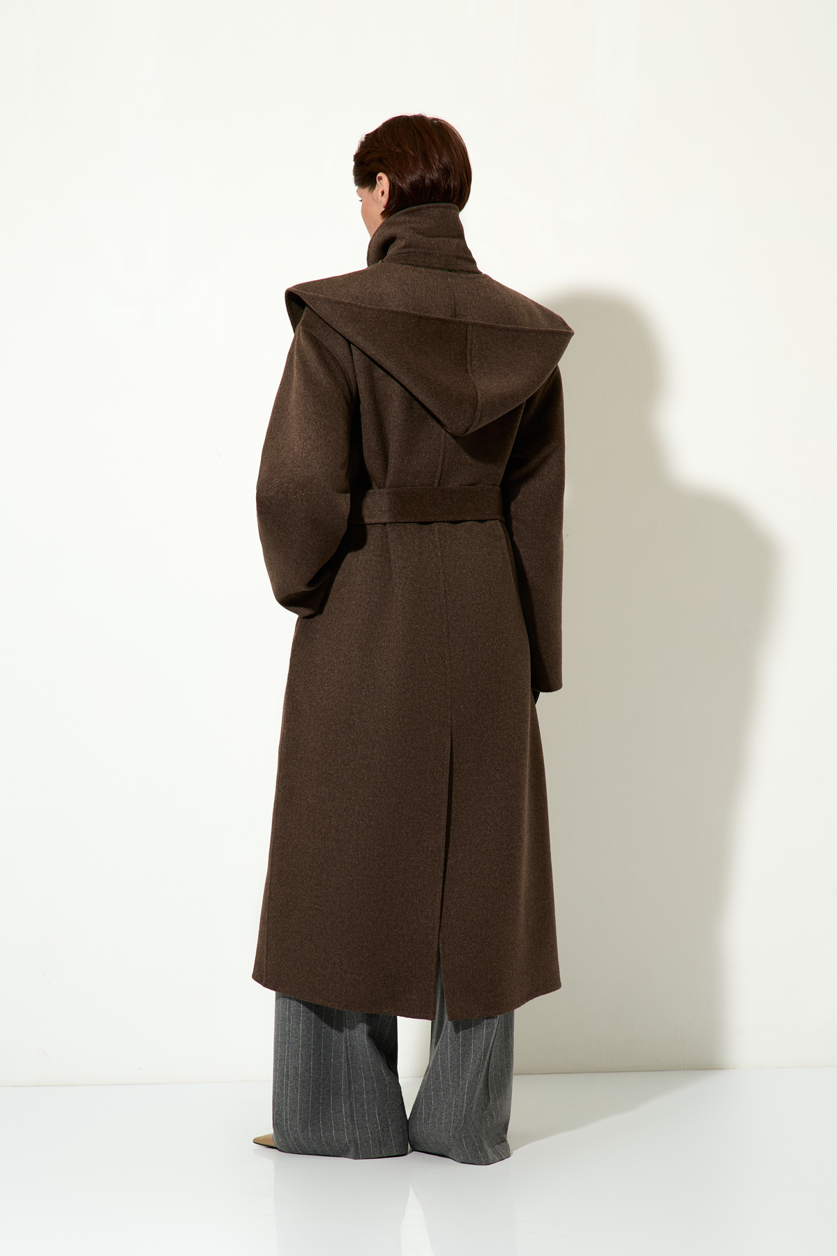 Пальто женское с капюшоном VASSA CODE, пол женский, цвет коричневый