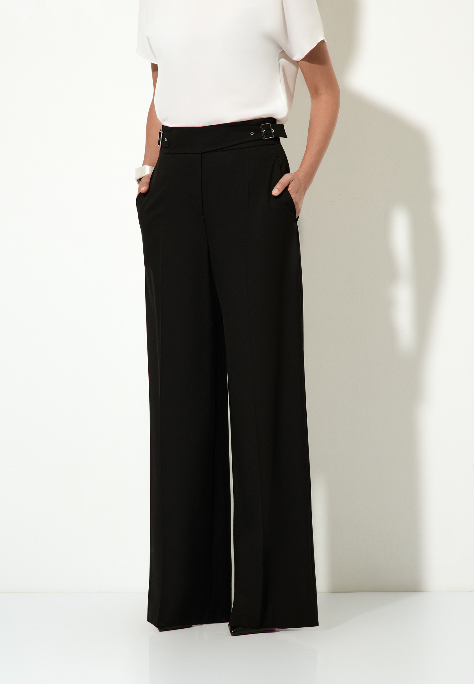 Брюки со съемным поясом VASSA&Co, пол женский, цвет черный