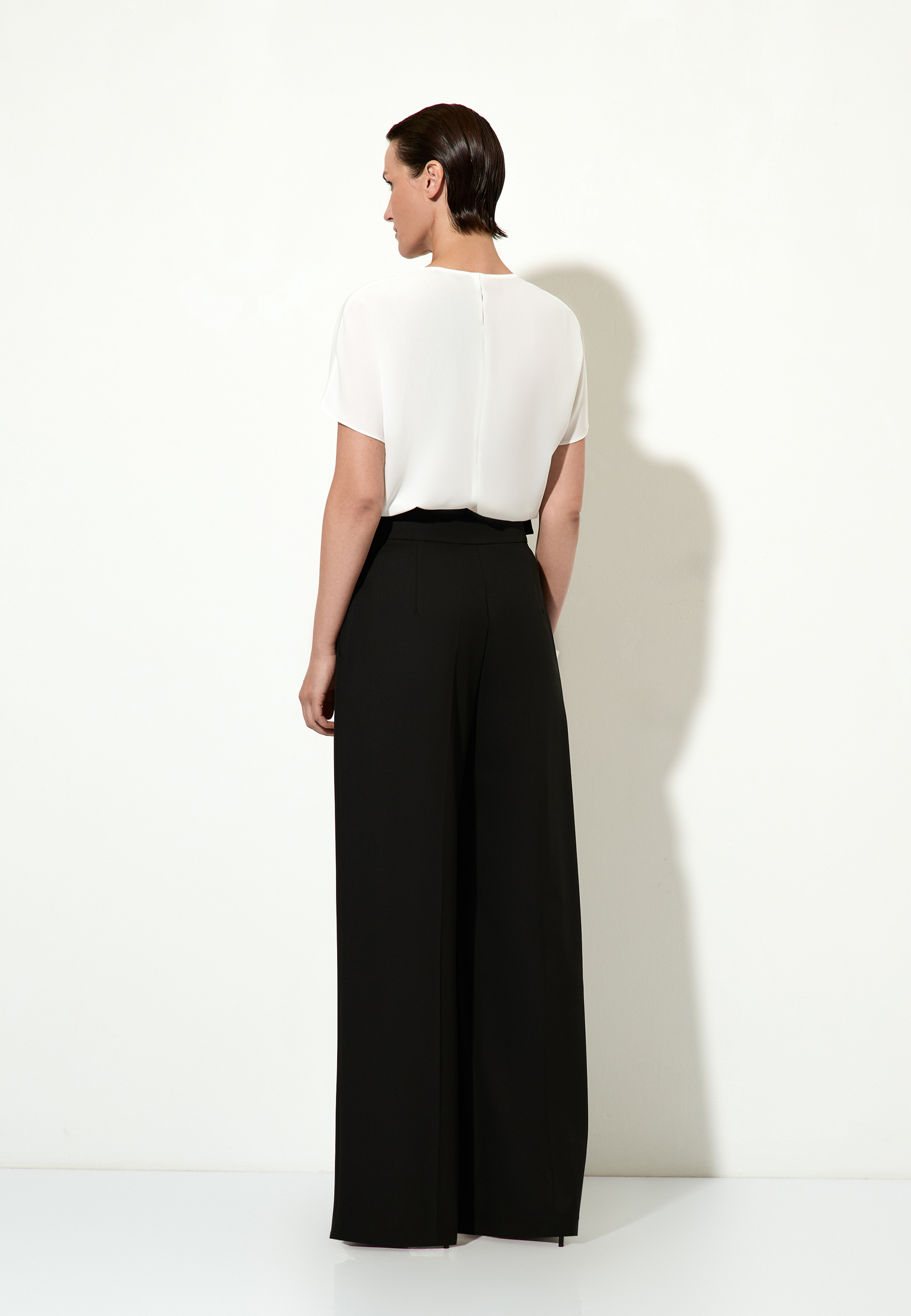 Брюки со съемным поясом VASSA&Co, пол женский, цвет черный