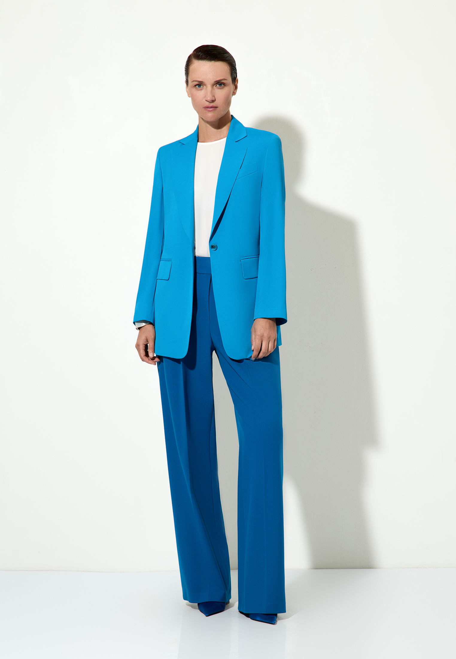 Брюки VASSA&Co, пол женский, цвет синий