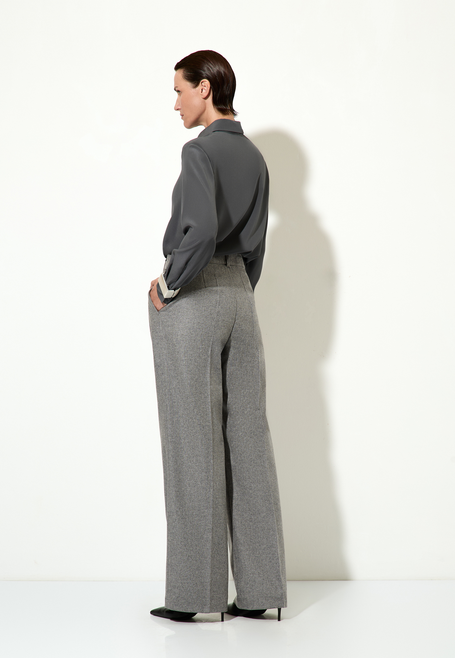 Trousers VASSA&Co, пол female, цвет серый