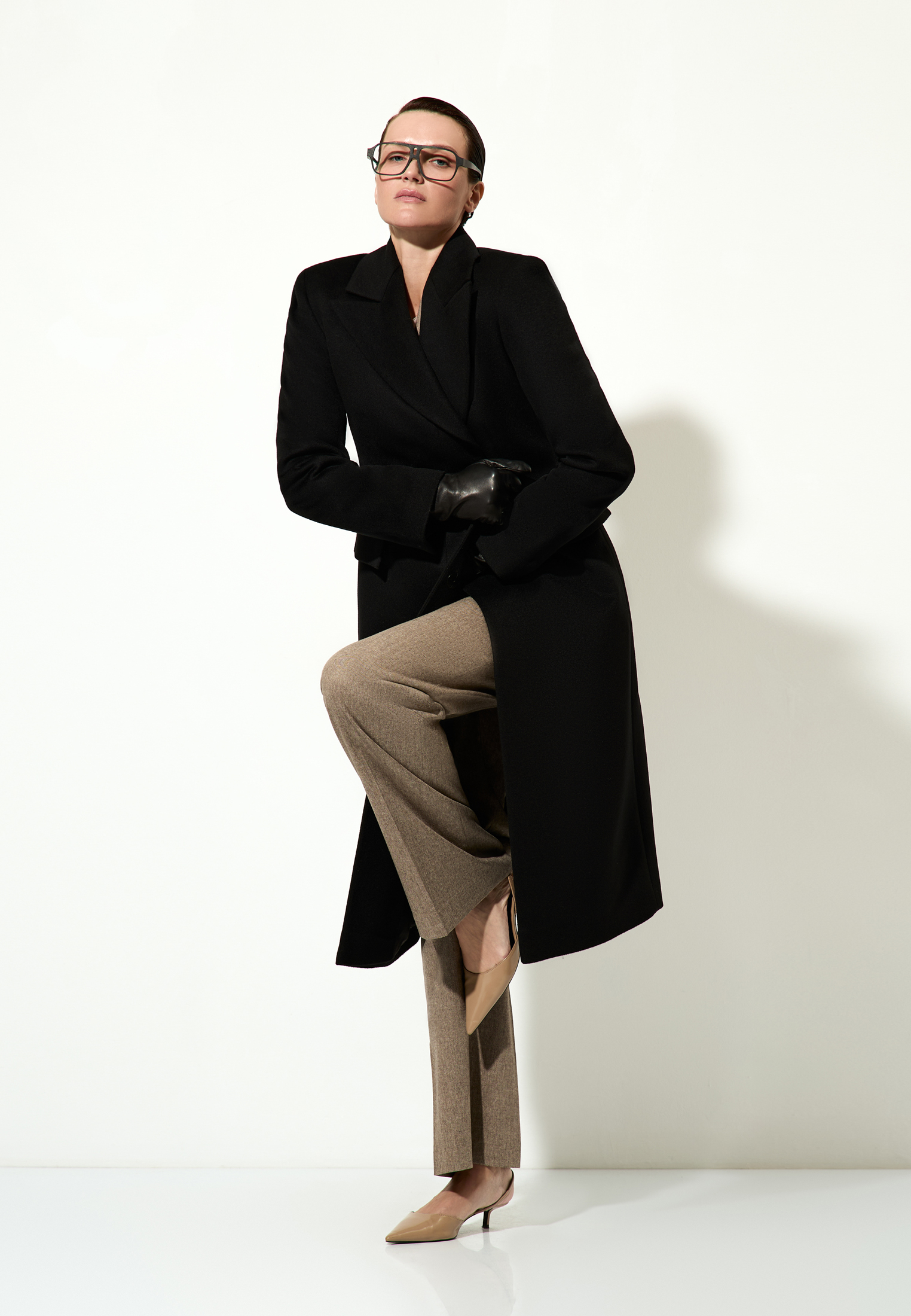 Приталенное пальто из шерсти и кашемира VASSA&Co, пол женский, цвет черный