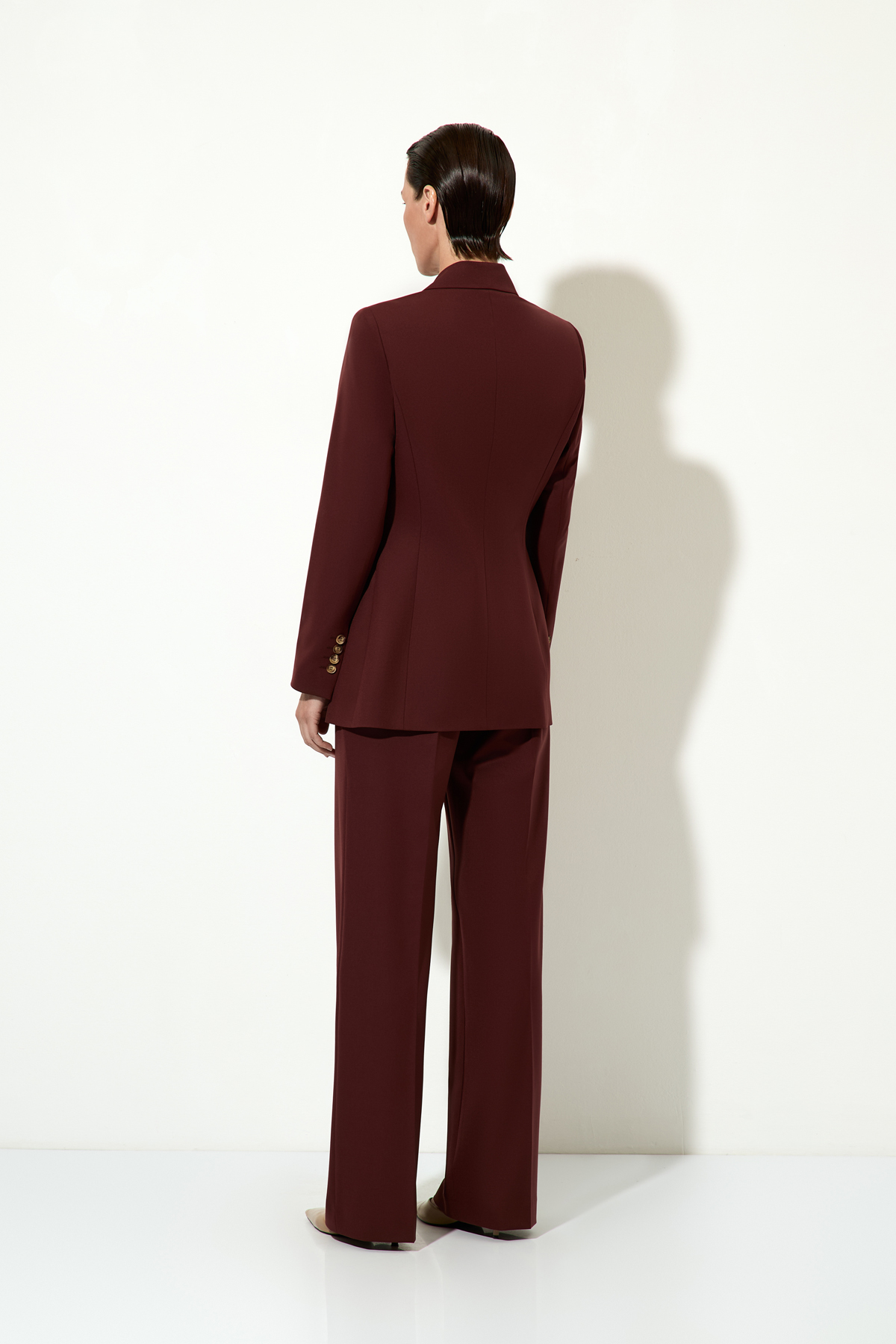 Жакет приталенного силуэта VASSA&Co, пол женский, цвет коричневый