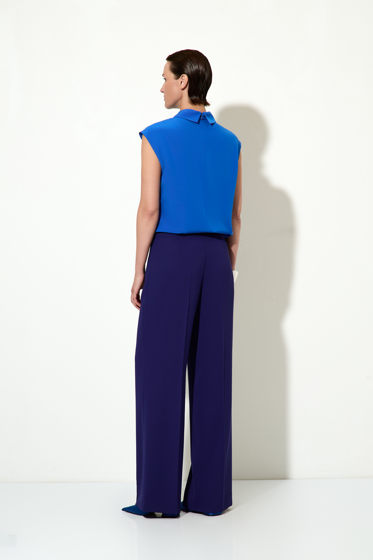 Блузка с оригинальным воротником VASSA&Co, пол женский, цвет синий