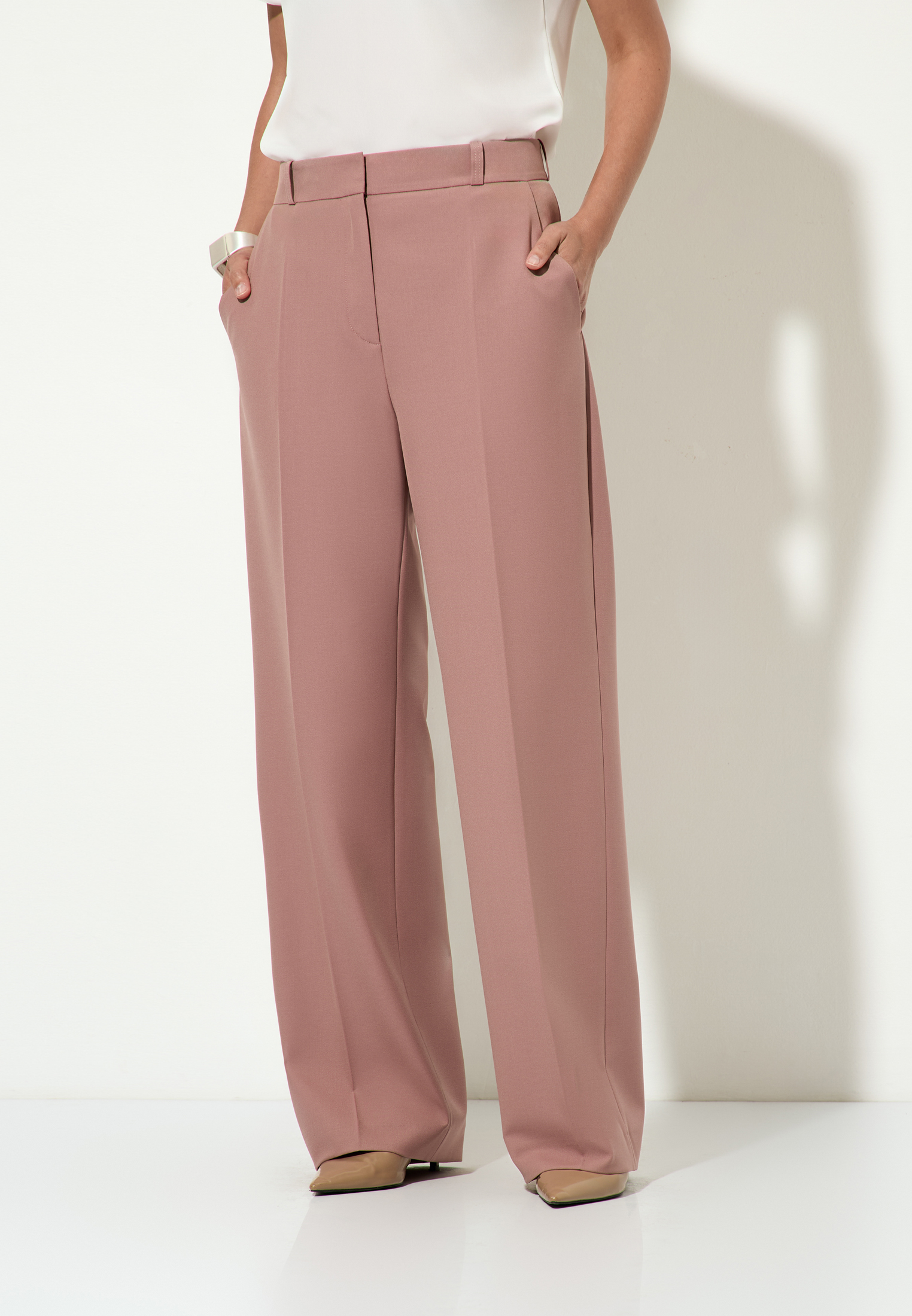 Брюки широкие VASSA&Co, пол female, цвет pink