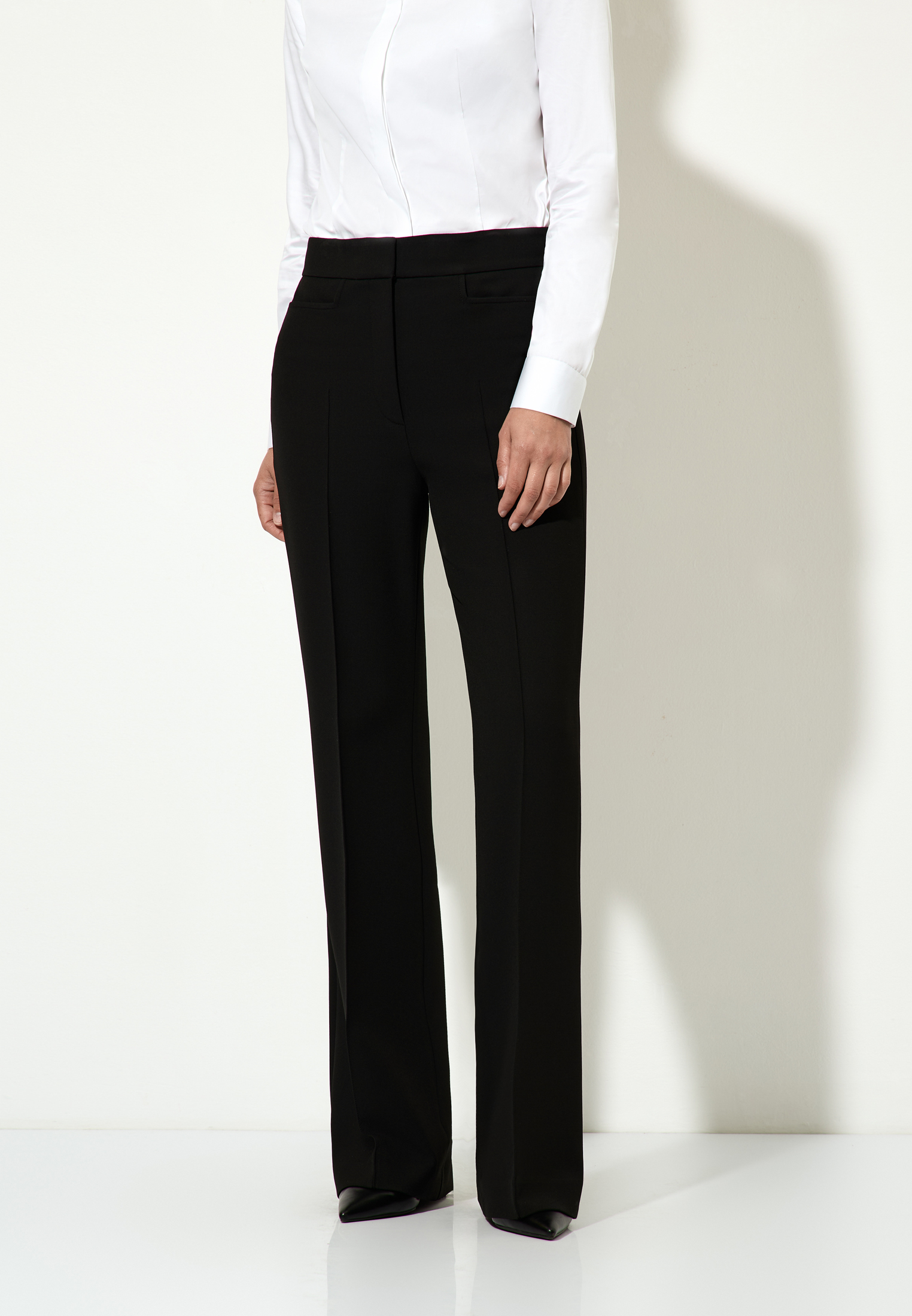 Брюки черные со стрелками VASSA&Co, пол female, цвет black