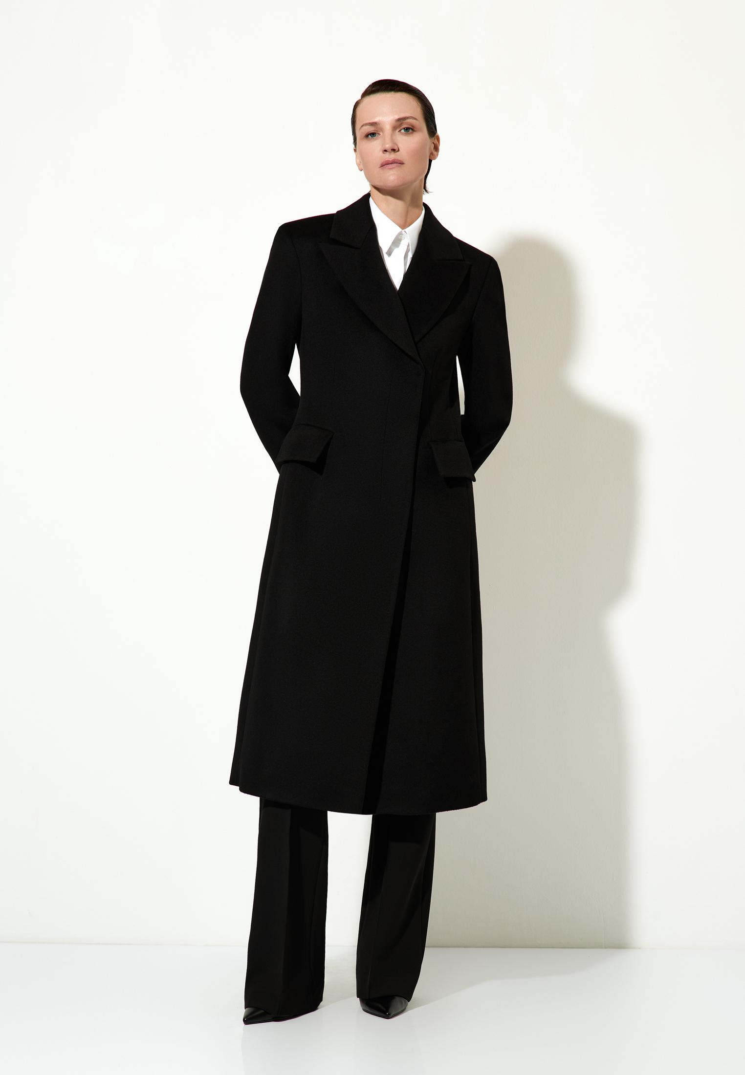 Брюки черные со стрелками VASSA&Co, пол female, цвет black