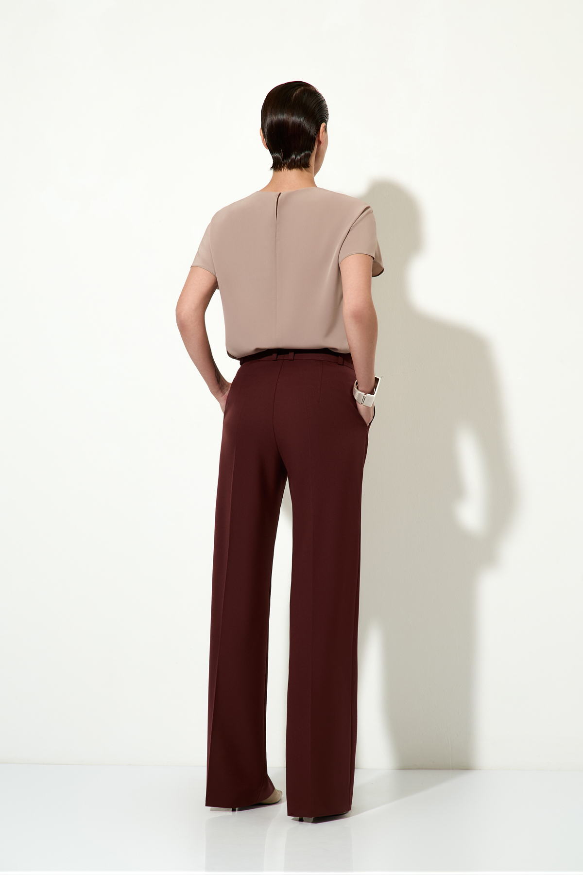 Брюки классические прямые VASSA&Co, пол женский, цвет коричневый