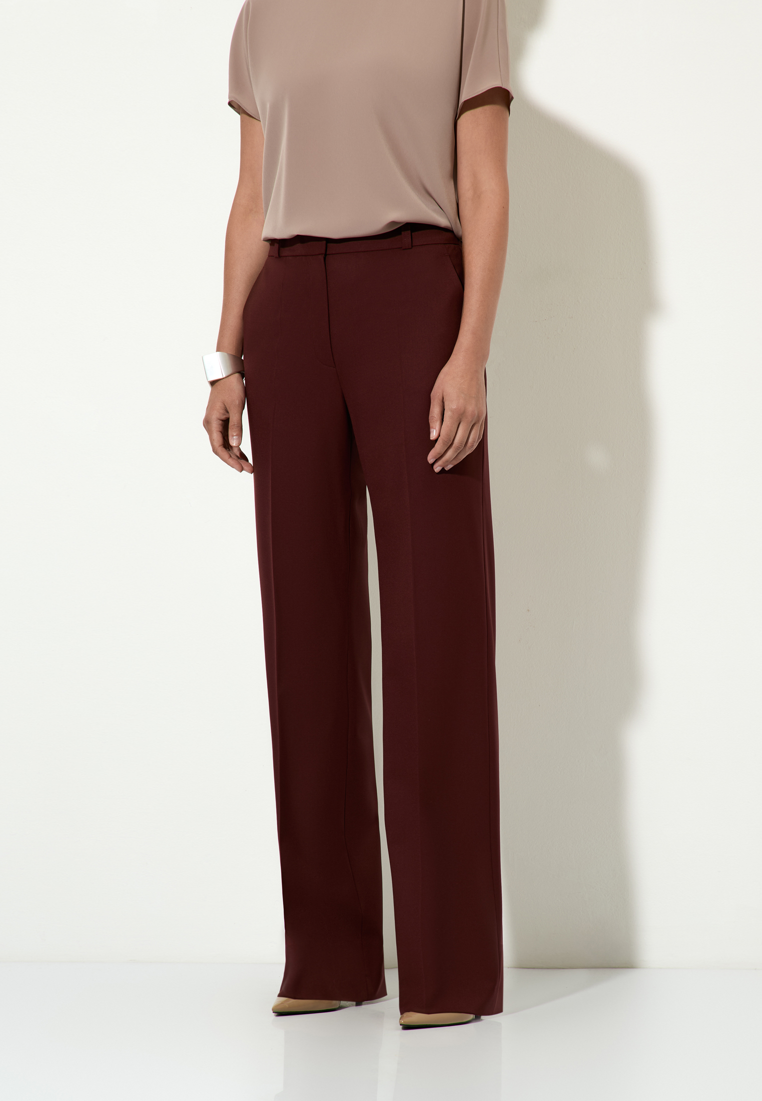 Брюки классические прямые VASSA&Co, пол женский, цвет коричневый