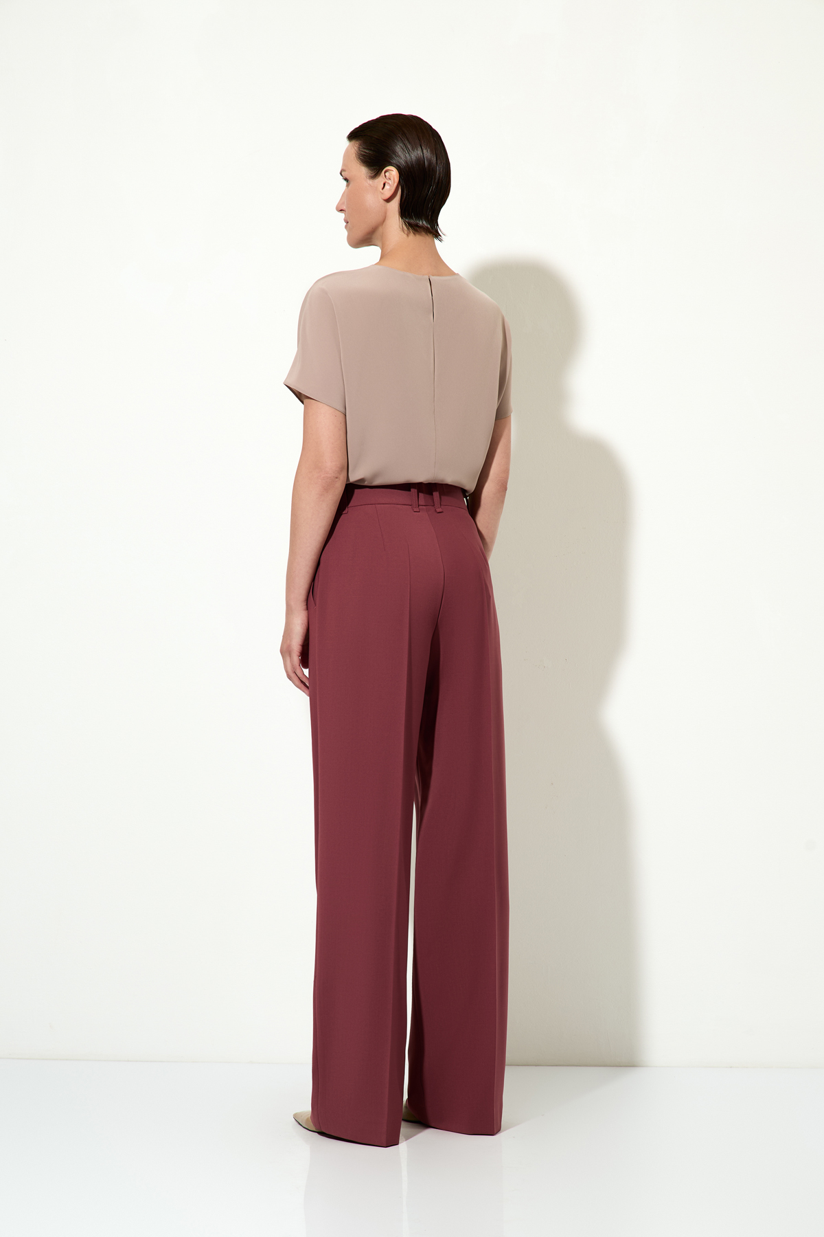 Брюки широкие с поясом VASSA&Co, пол женский, цвет бордовый