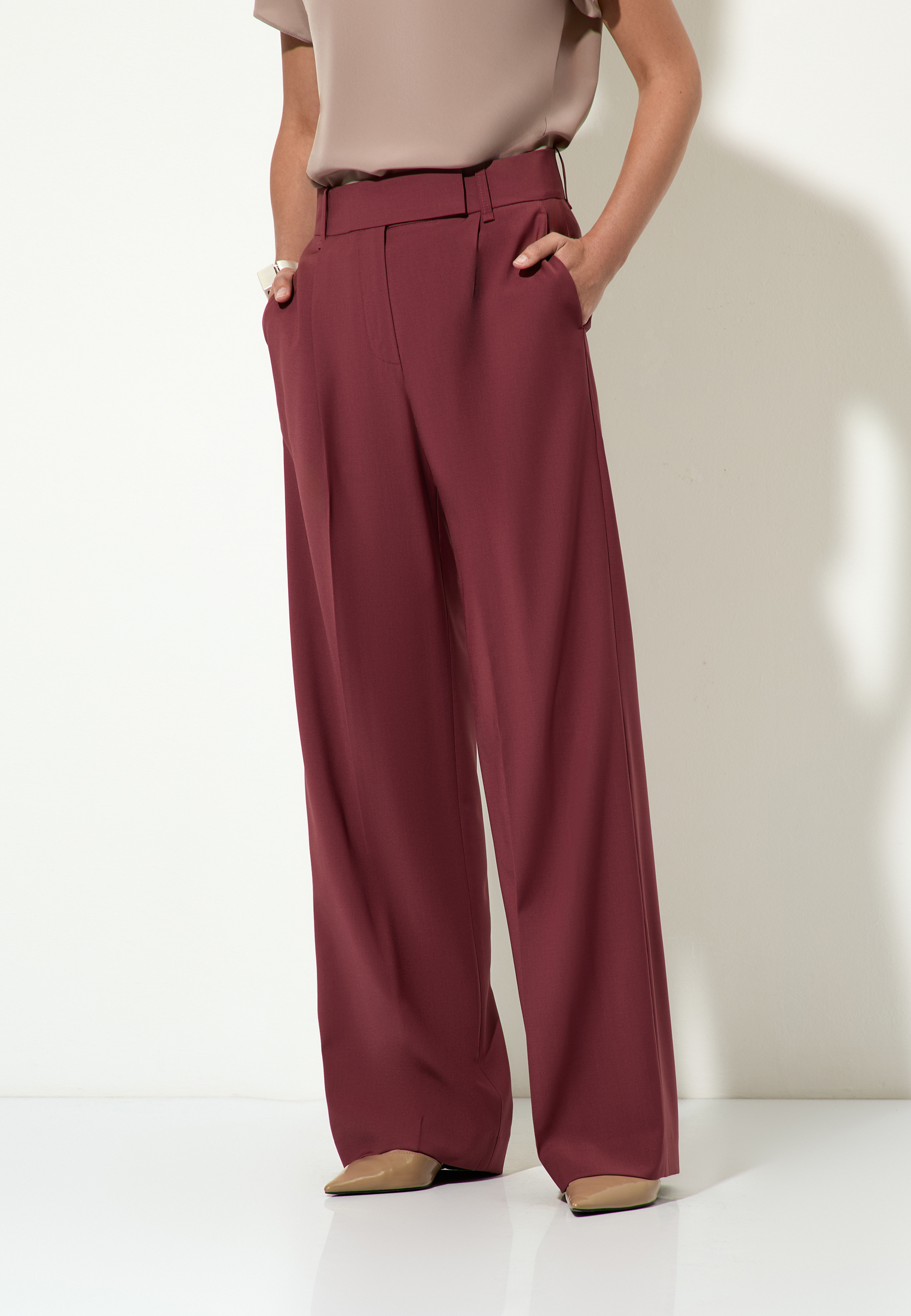 Брюки широкие с поясом VASSA&Co, пол женский, цвет бордовый