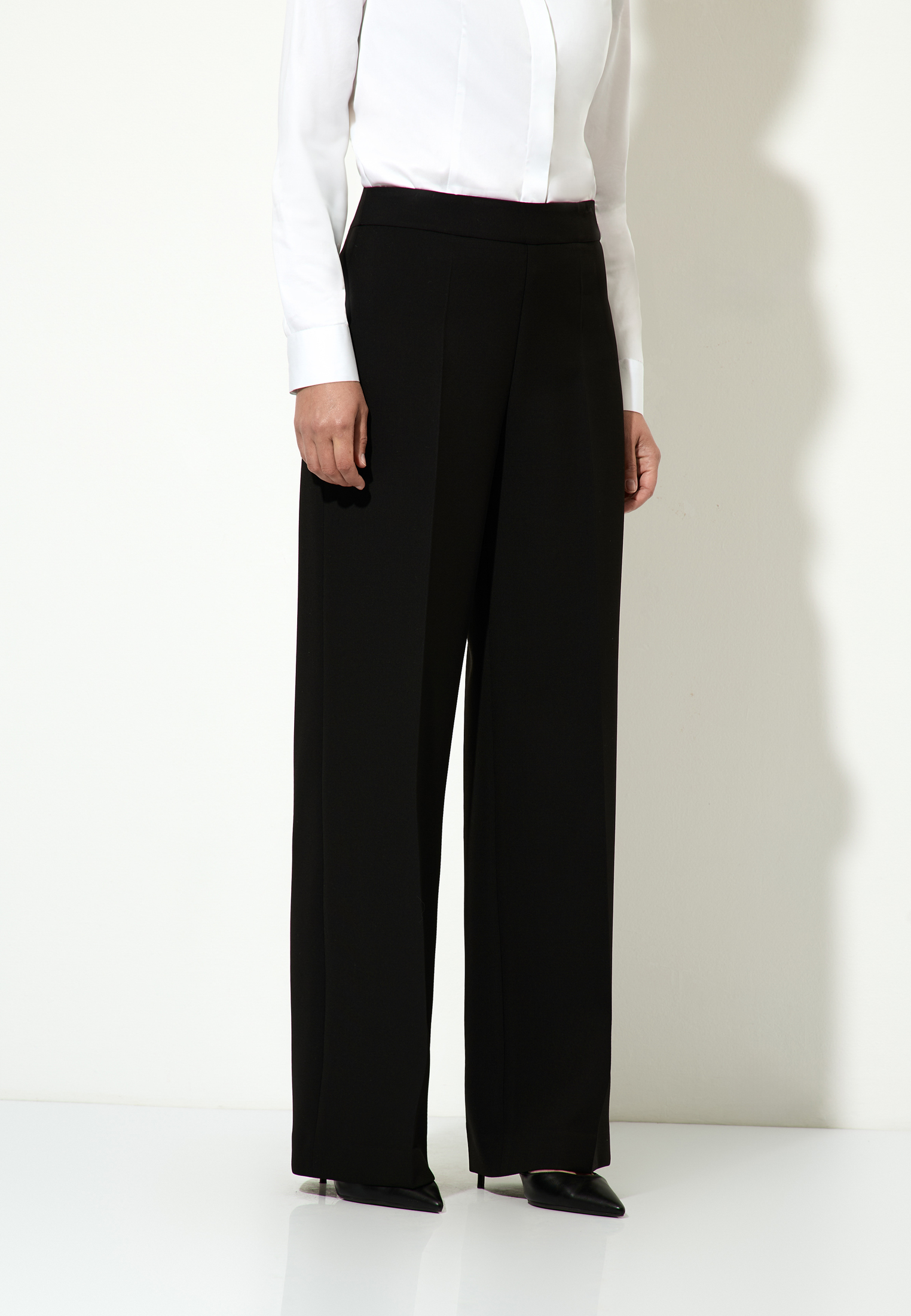 Брюки VASSA&Co, пол female, цвет black