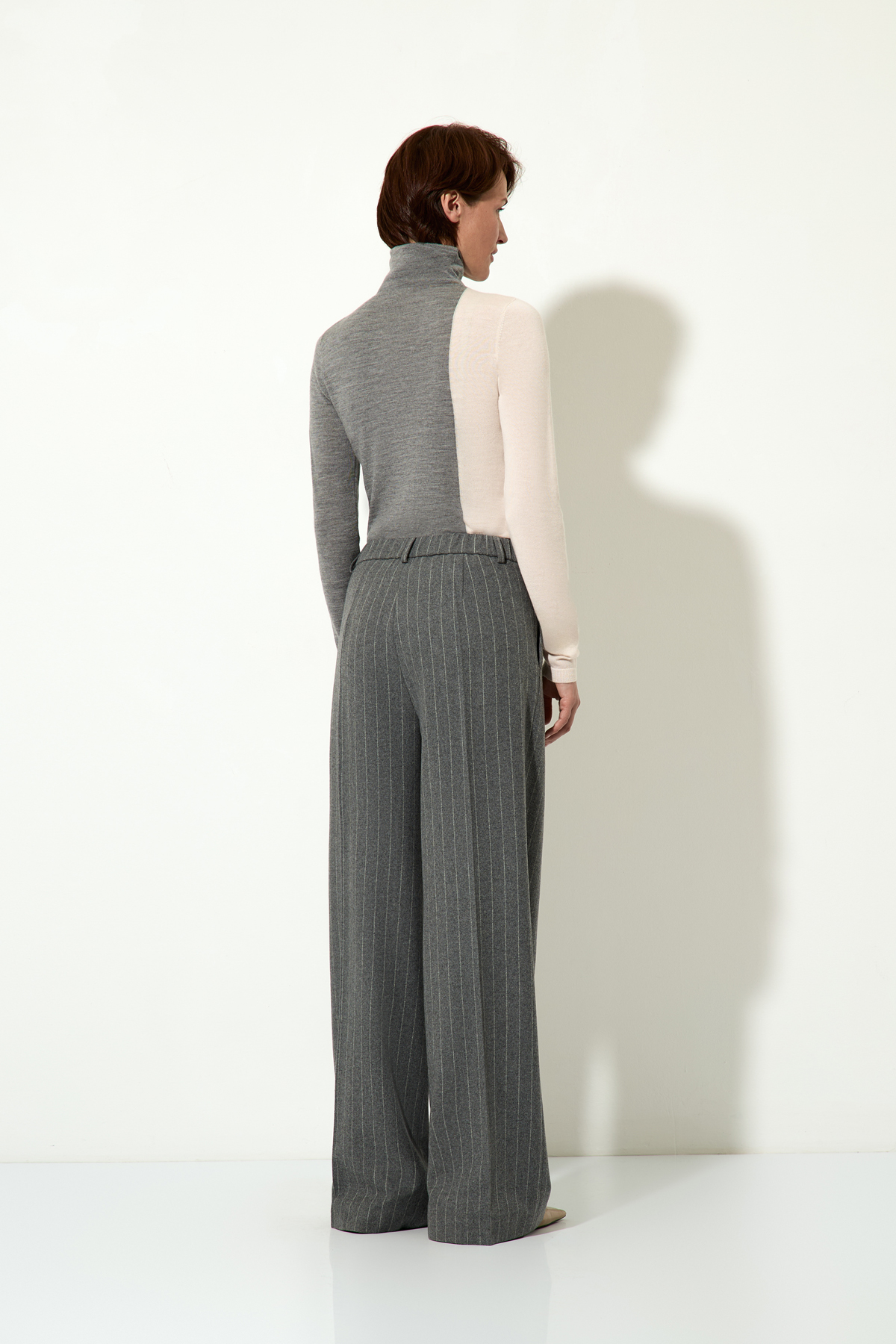 Брюки женские VASSA&Co, пол female, цвет серый