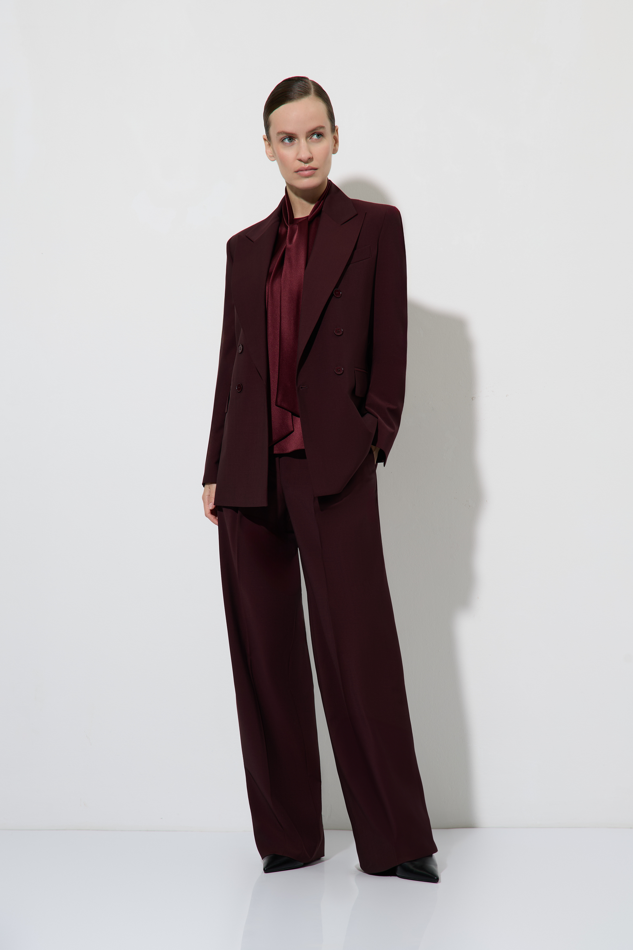 Жакет двубортный VASSA&Co, пол женский, цвет бордовый