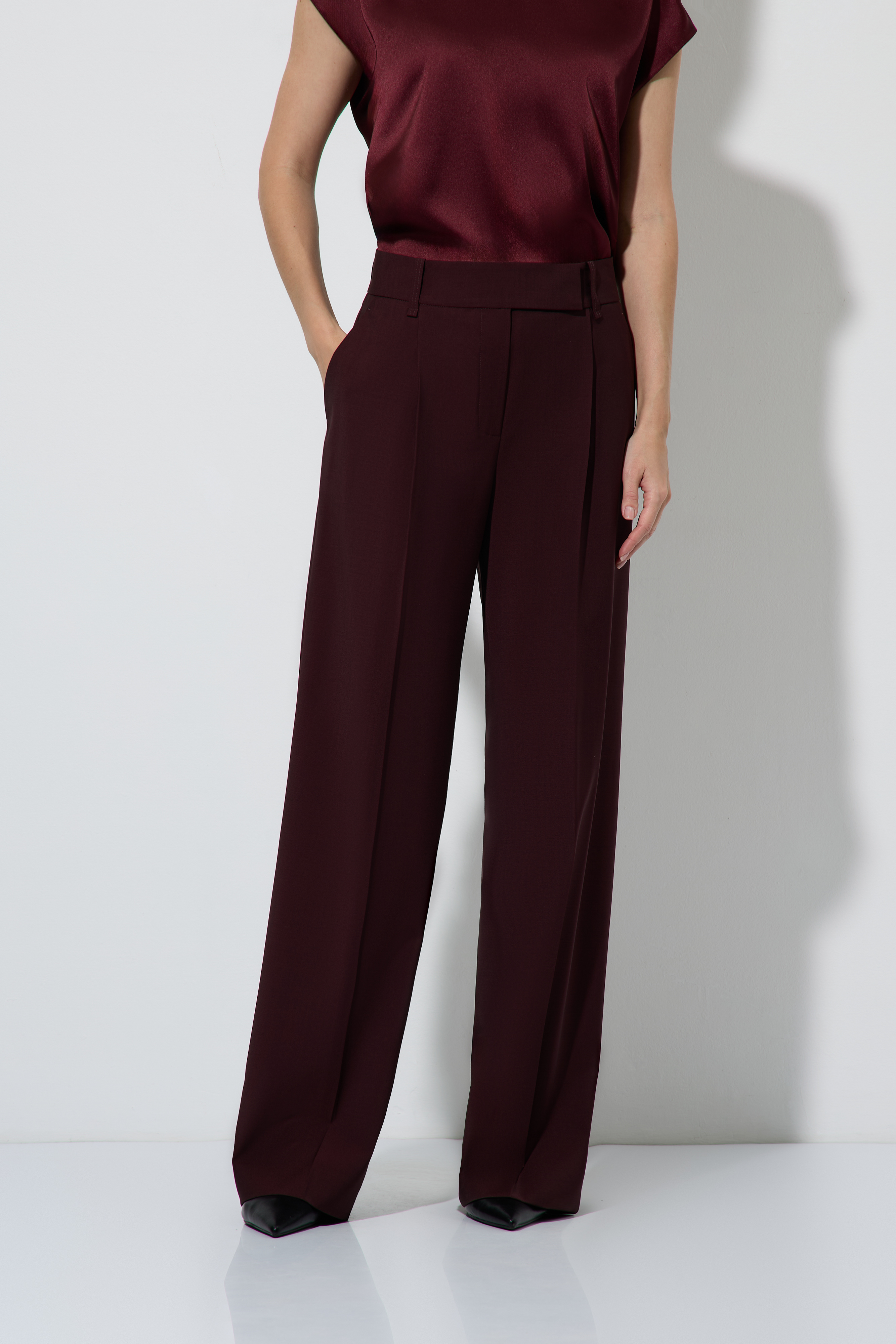 Брюки широкие бордовые VASSA&Co, пол женский, цвет бордовый