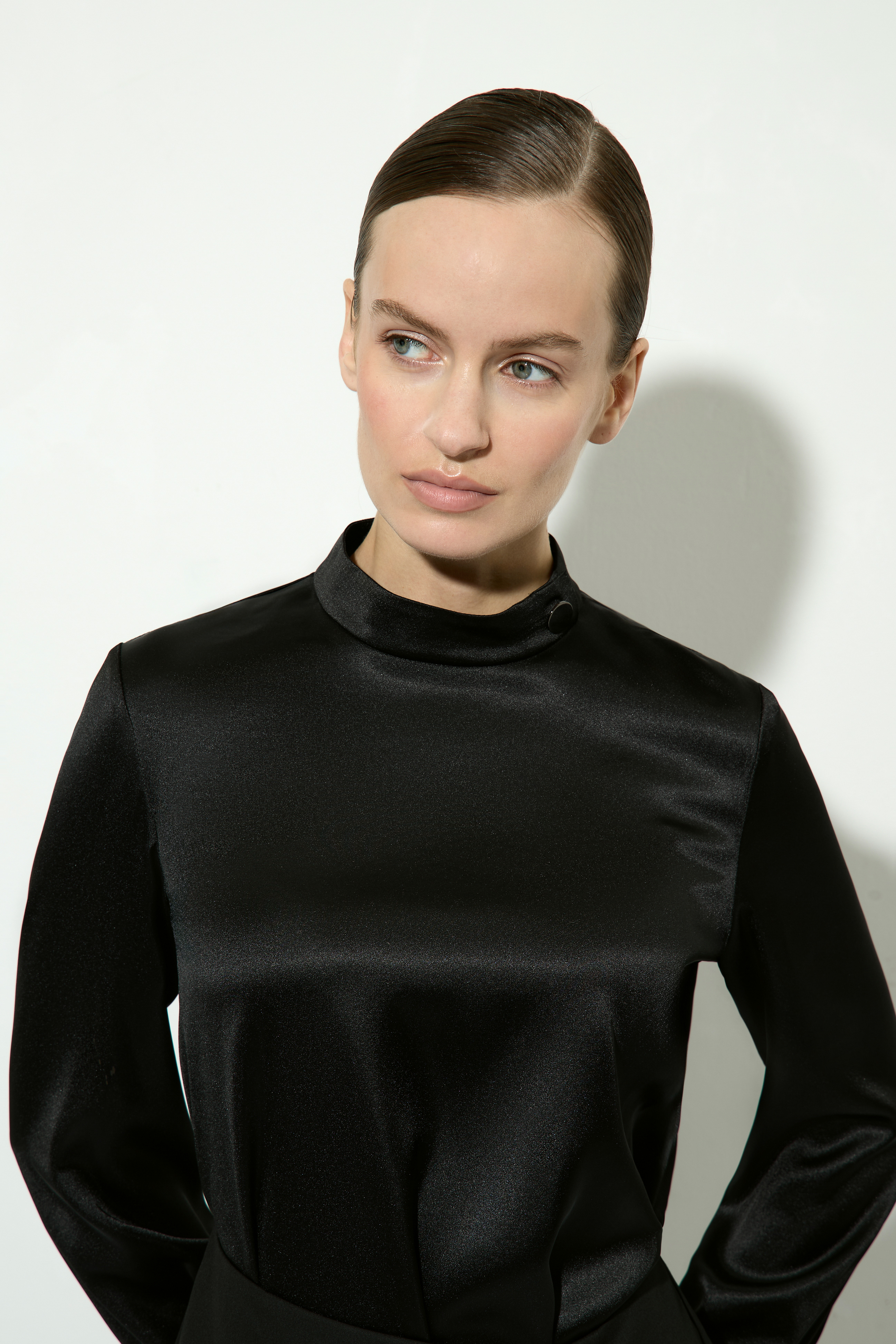 Платье черное с пуговицами VASSA&Co, пол female, цвет black