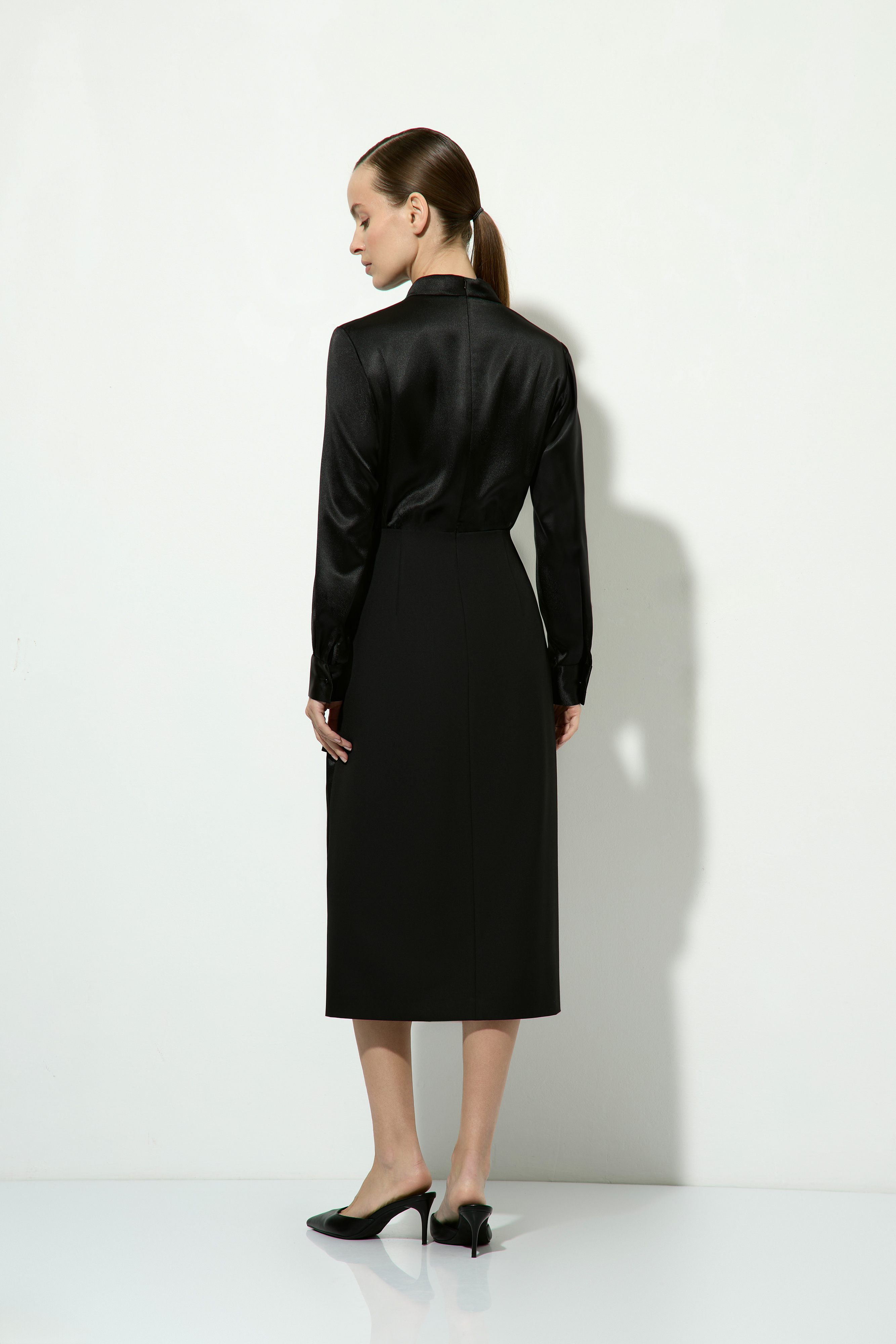 Платье черное с пуговицами VASSA&Co, пол female, цвет black