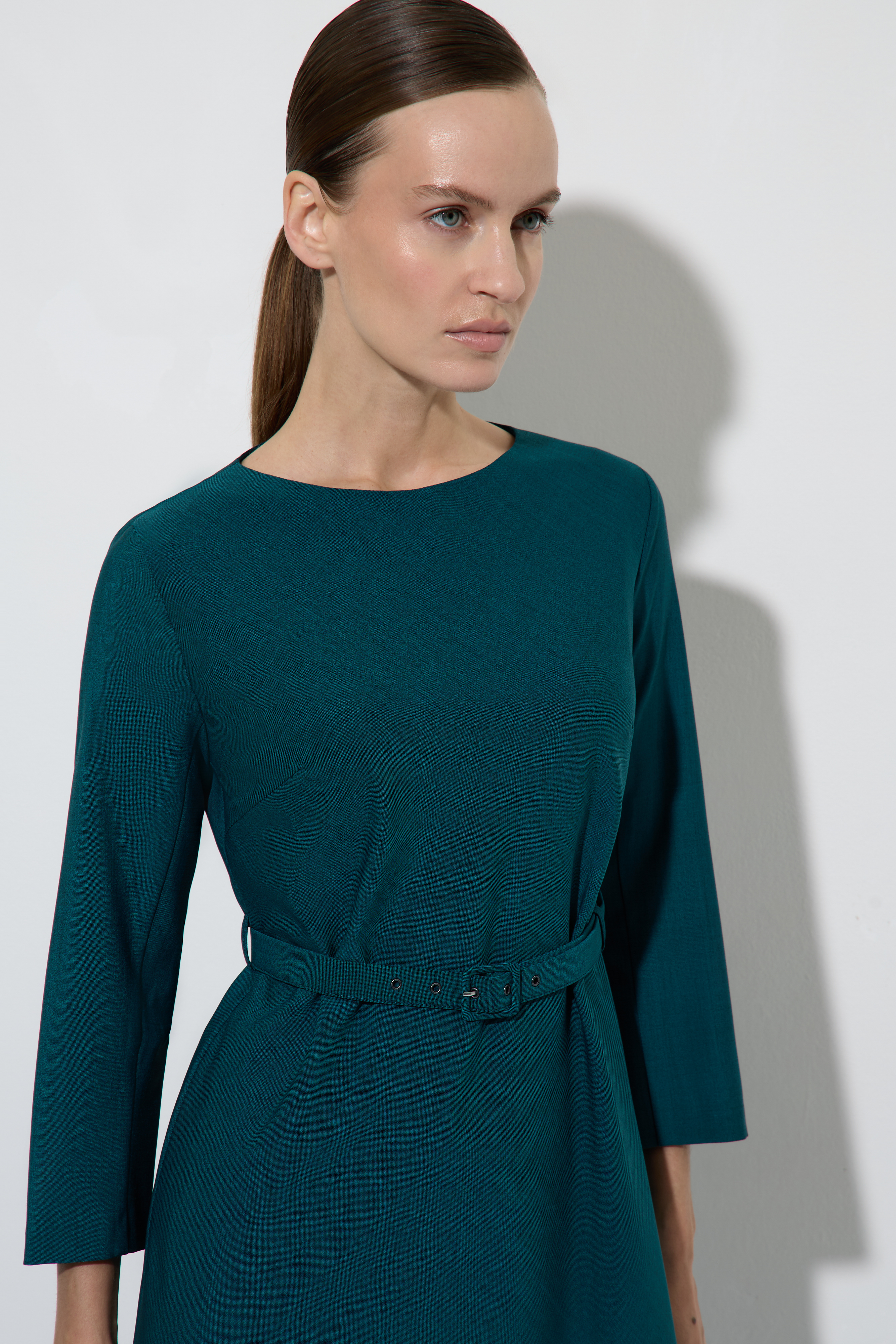 Платье изумрудное VASSA&Co, пол женский, цвет зеленый