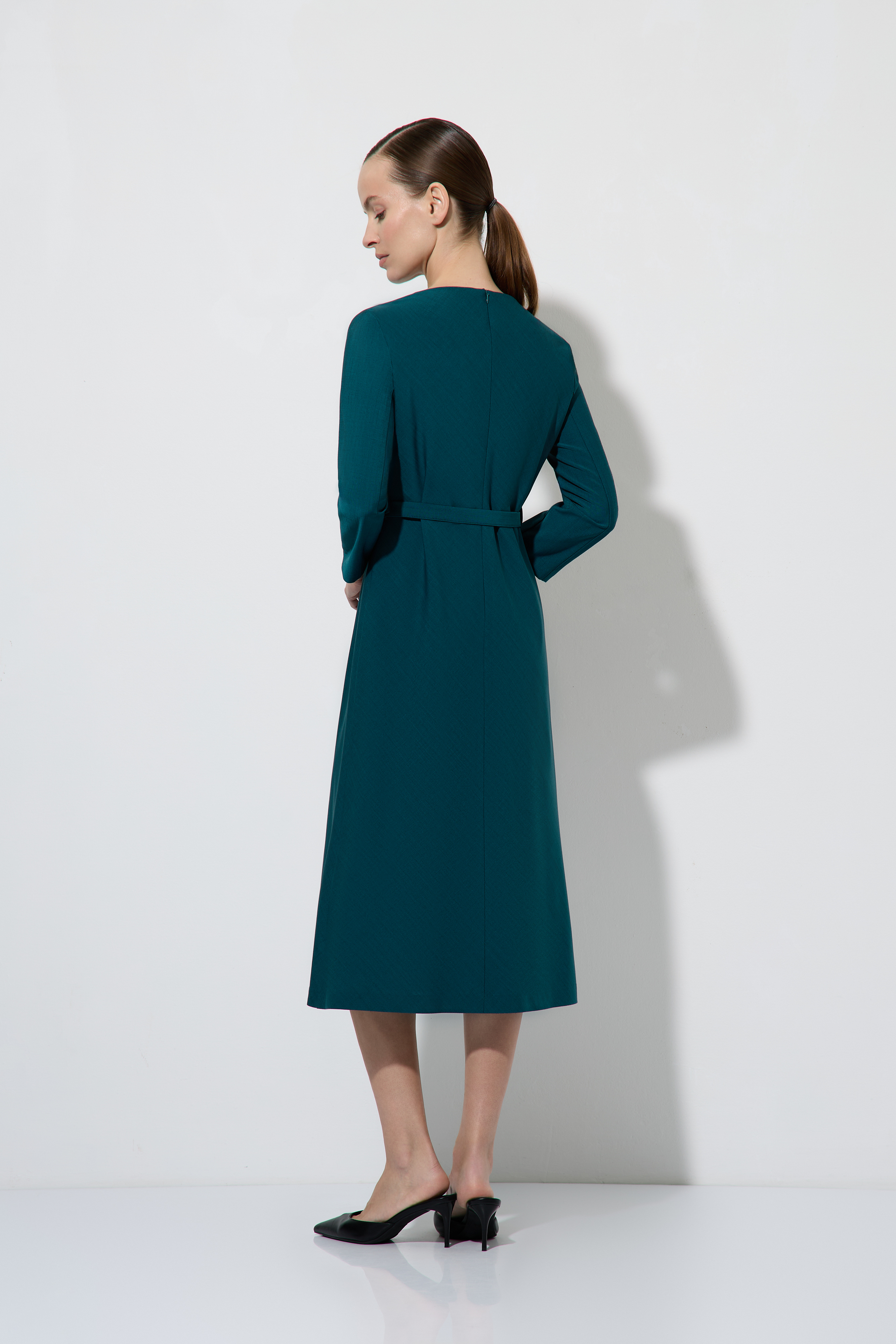 Платье изумрудное VASSA&Co, пол женский, цвет зеленый