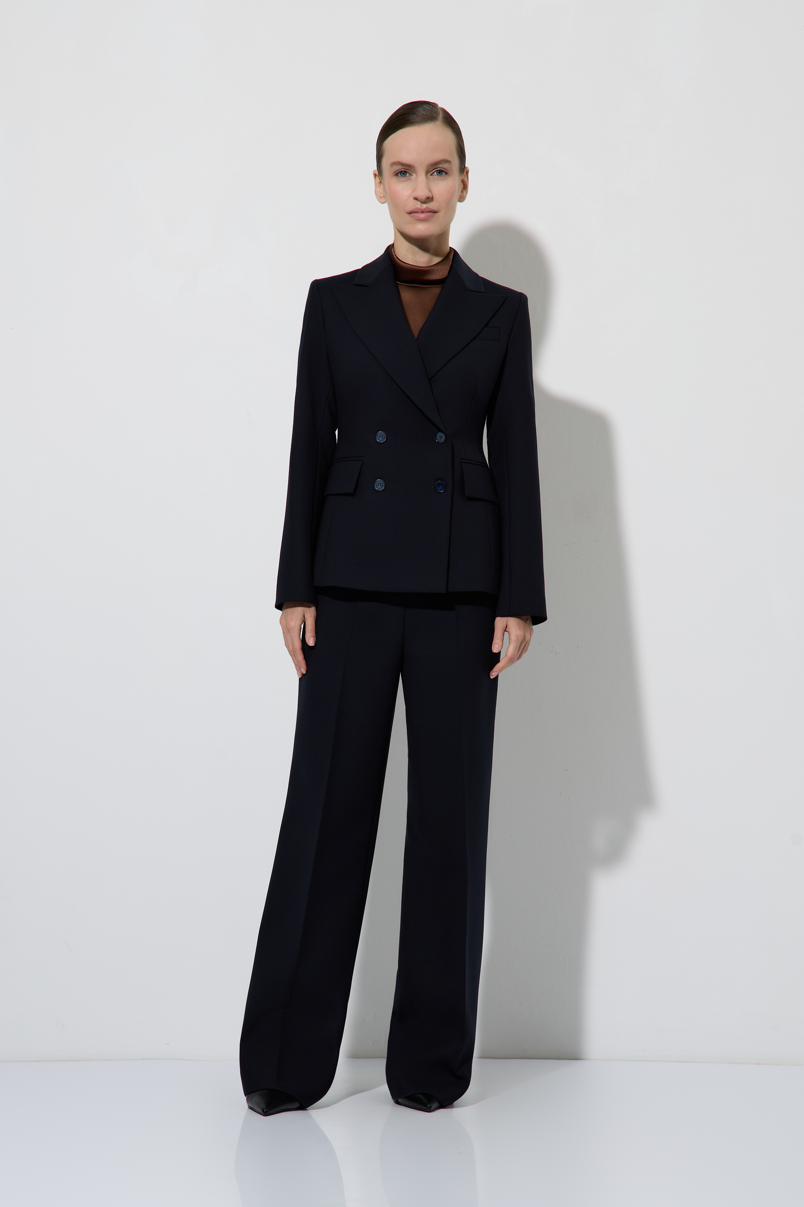 Блузка с воротником VASSA&Co, пол женский, цвет коричневый