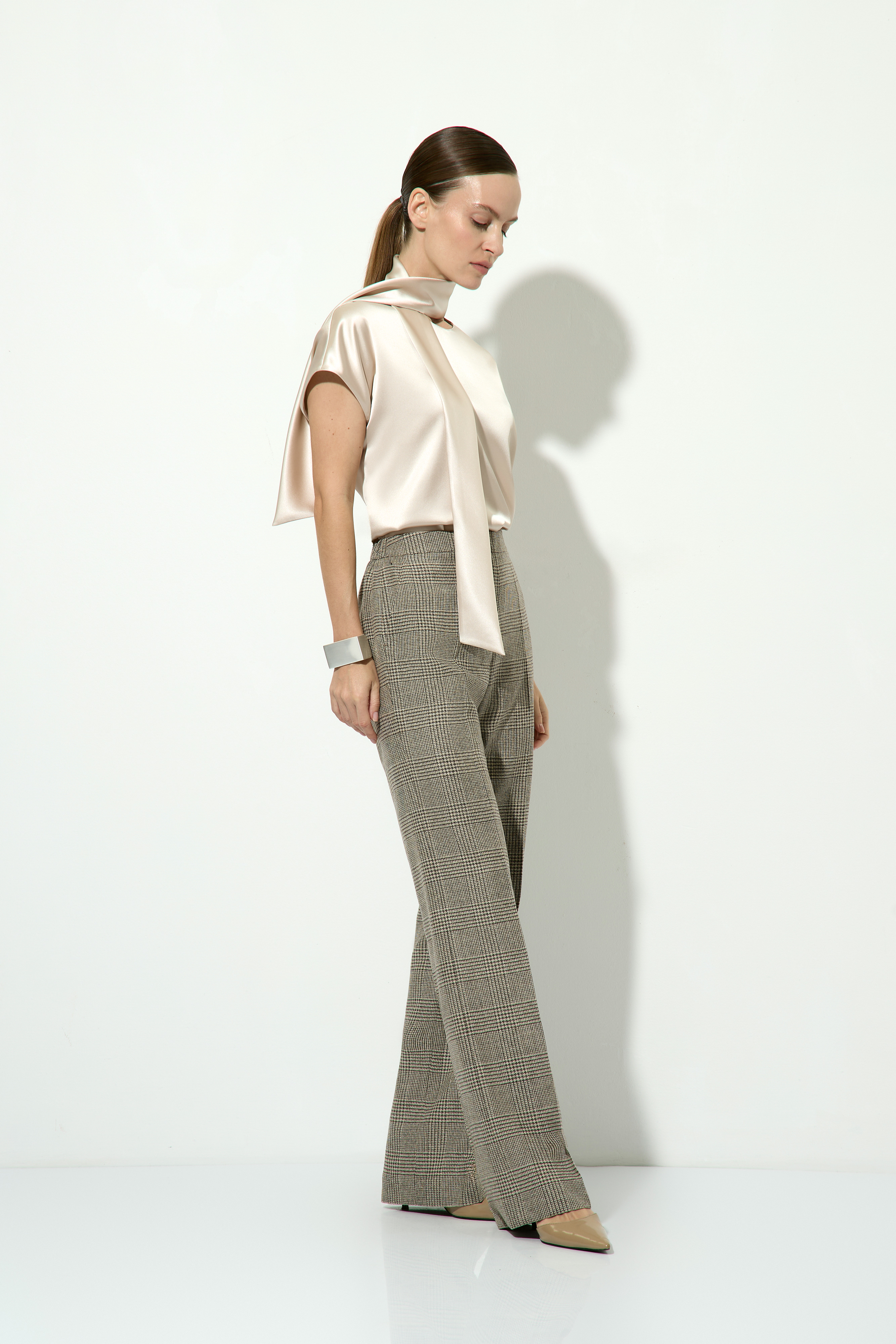 Блузка со съемным шарфом VASSA&Co, пол female, цвет бежевый