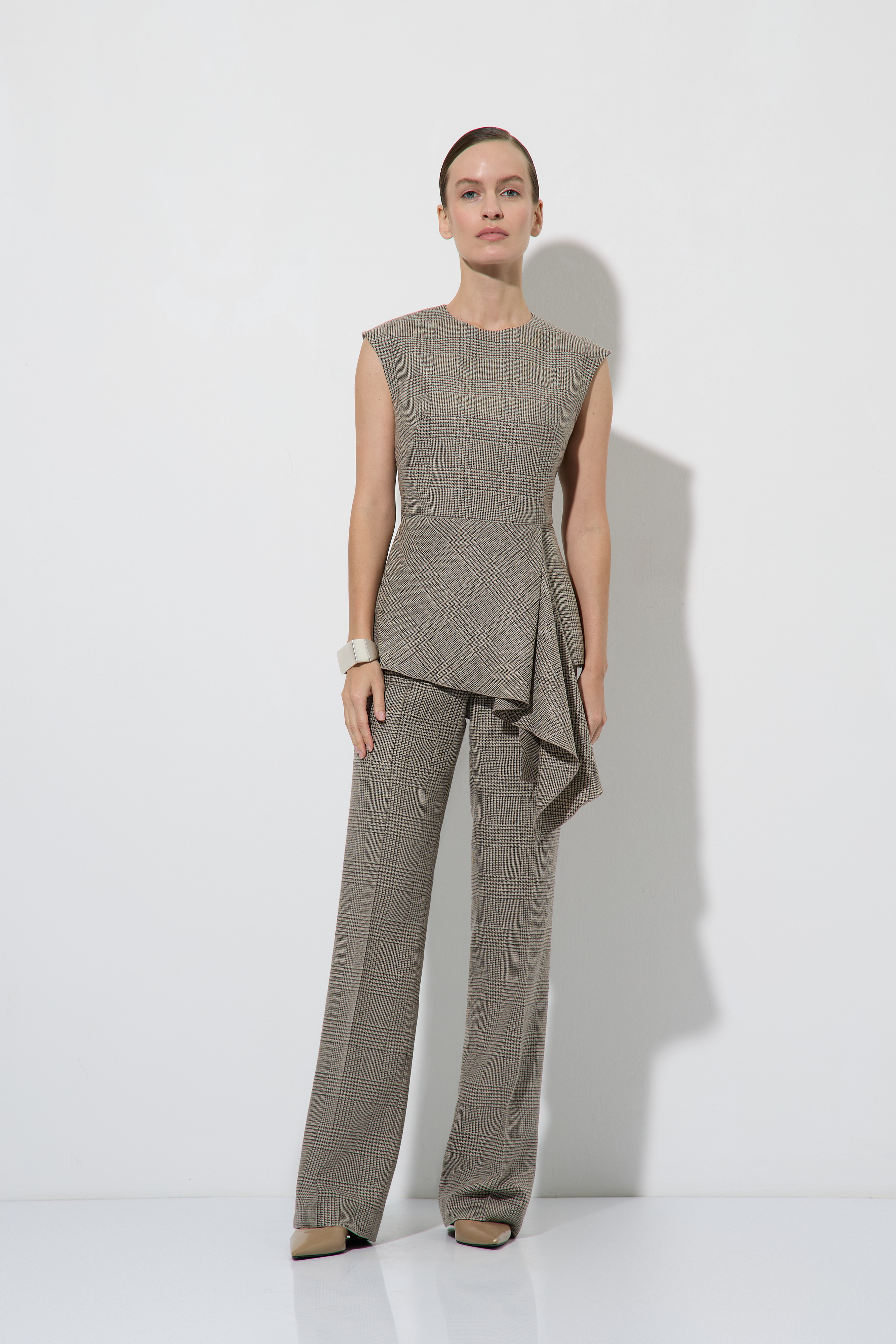 Жилет с акцентной деталью VASSA&Co, пол женский, цвет коричневый