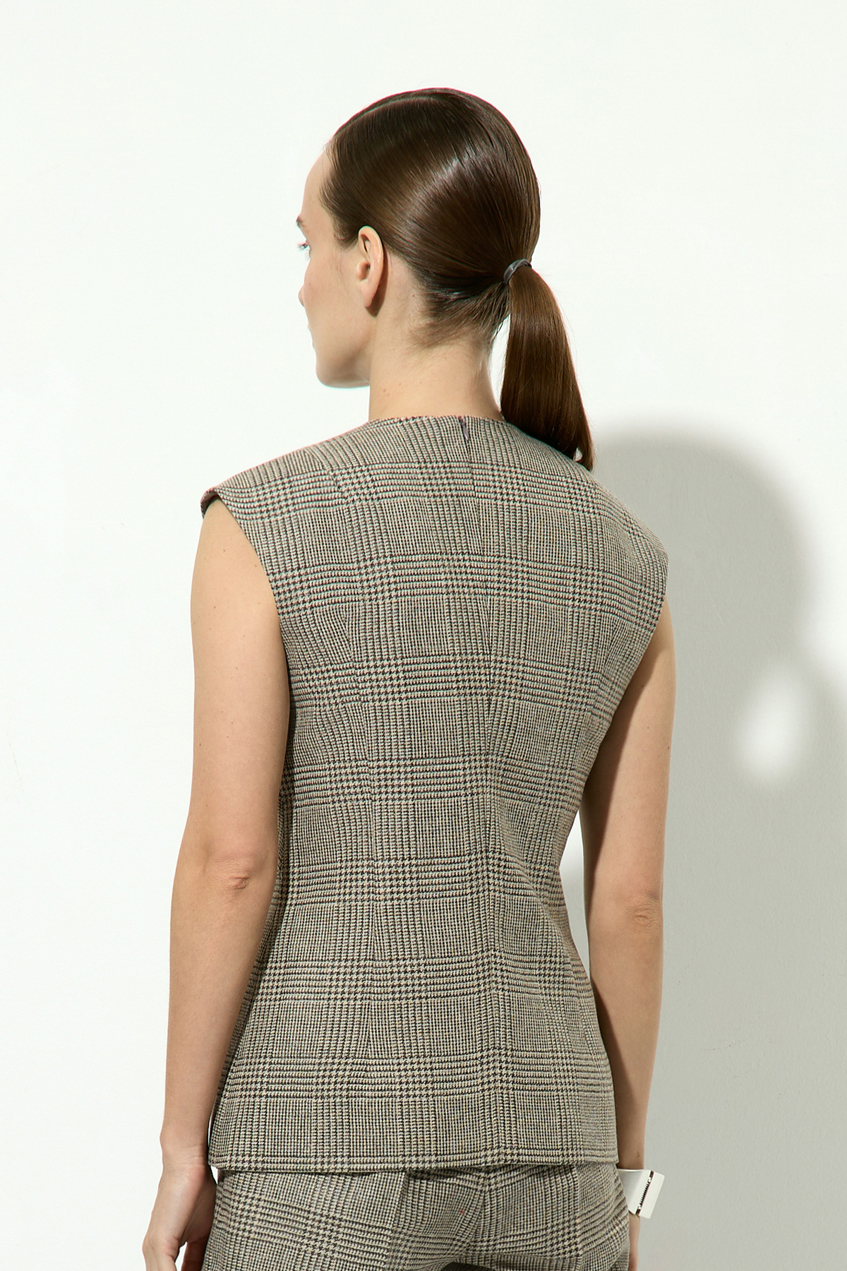 Жилет с акцентной деталью VASSA&Co, пол женский, цвет коричневый