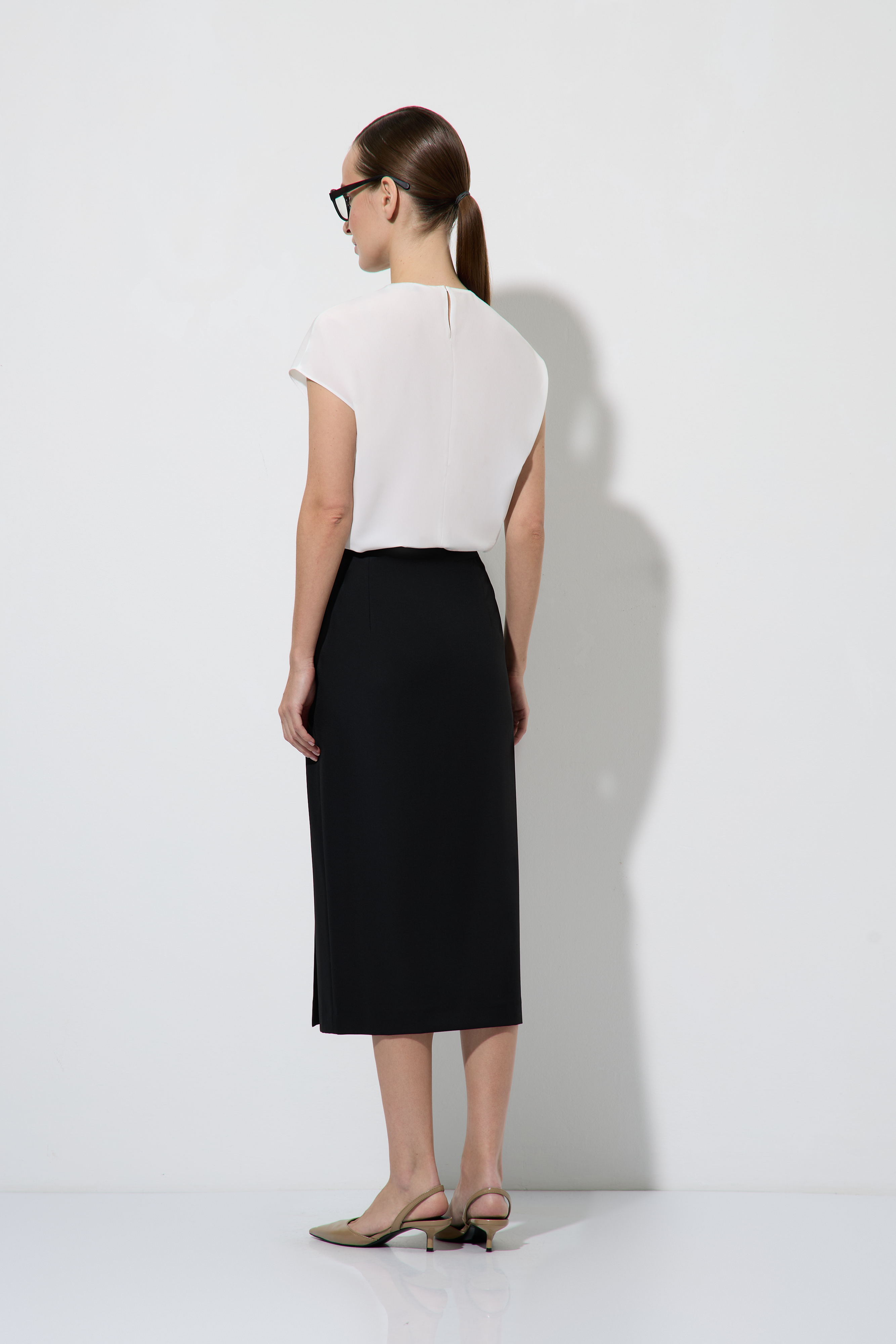 Юбка-миди с разрезом VASSA&Co, пол женский, цвет черный