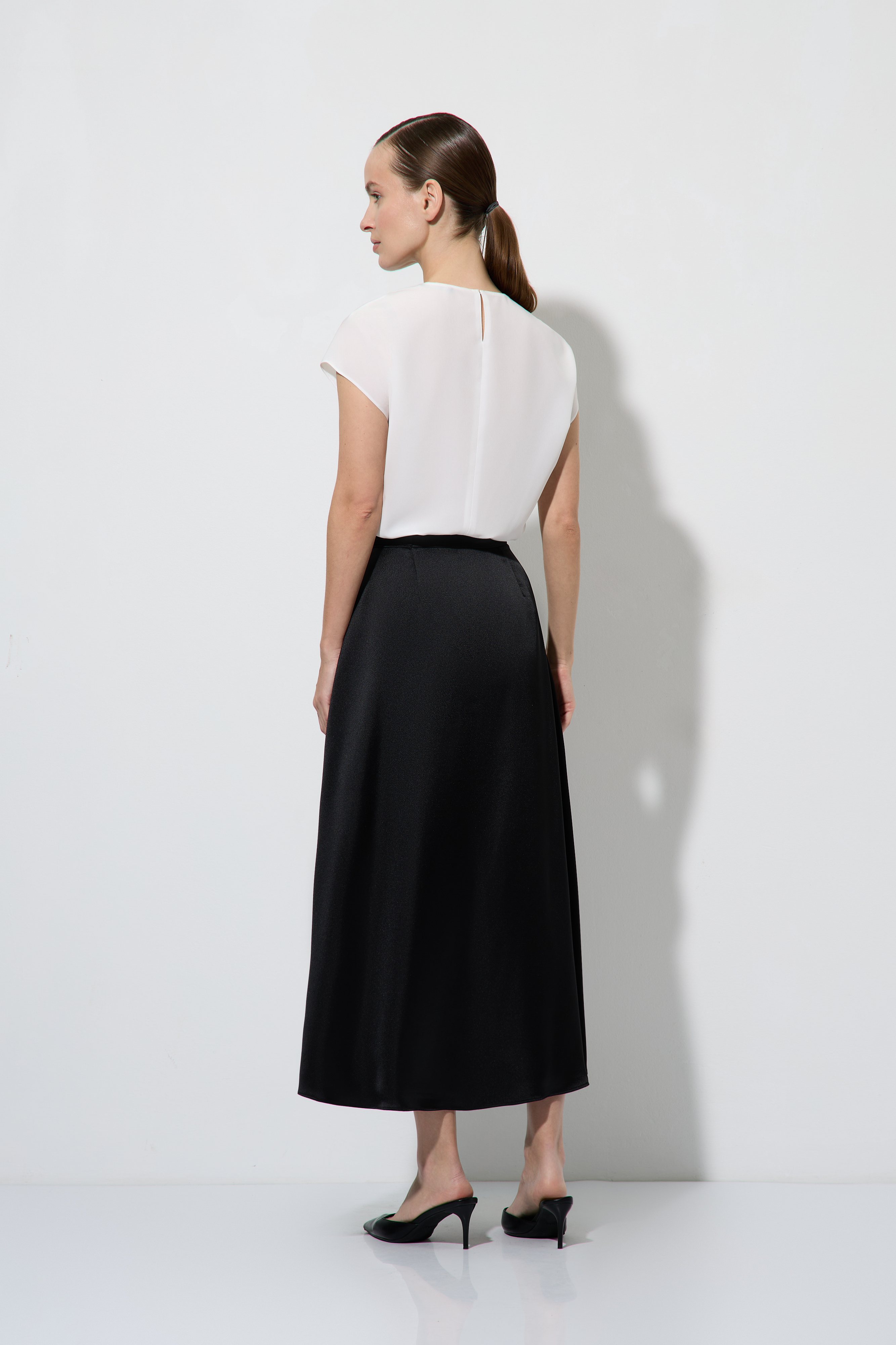 Атласная юбка-макси VASSA&Co, пол женский, цвет черный