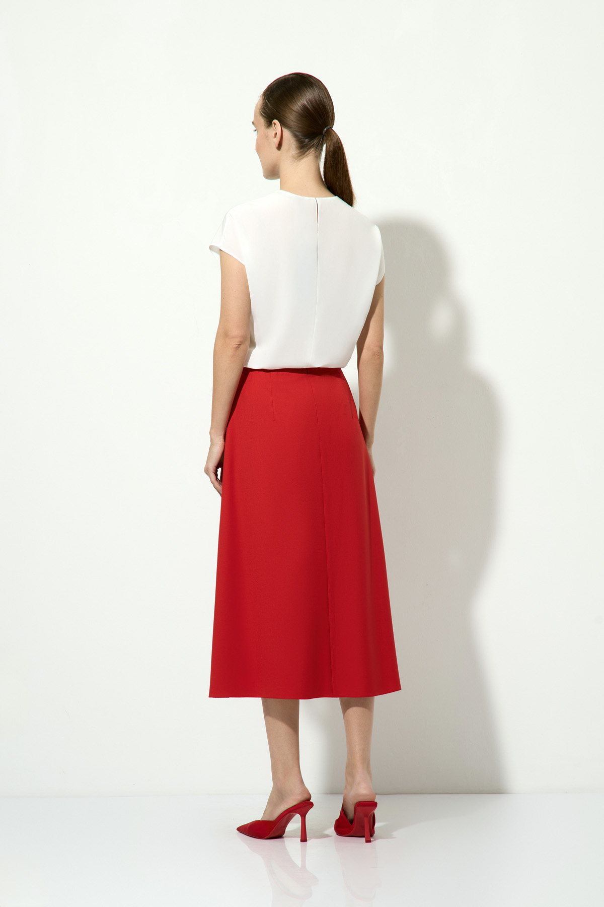 Юбка красного цвета VASSA&Co, пол женский, цвет красный