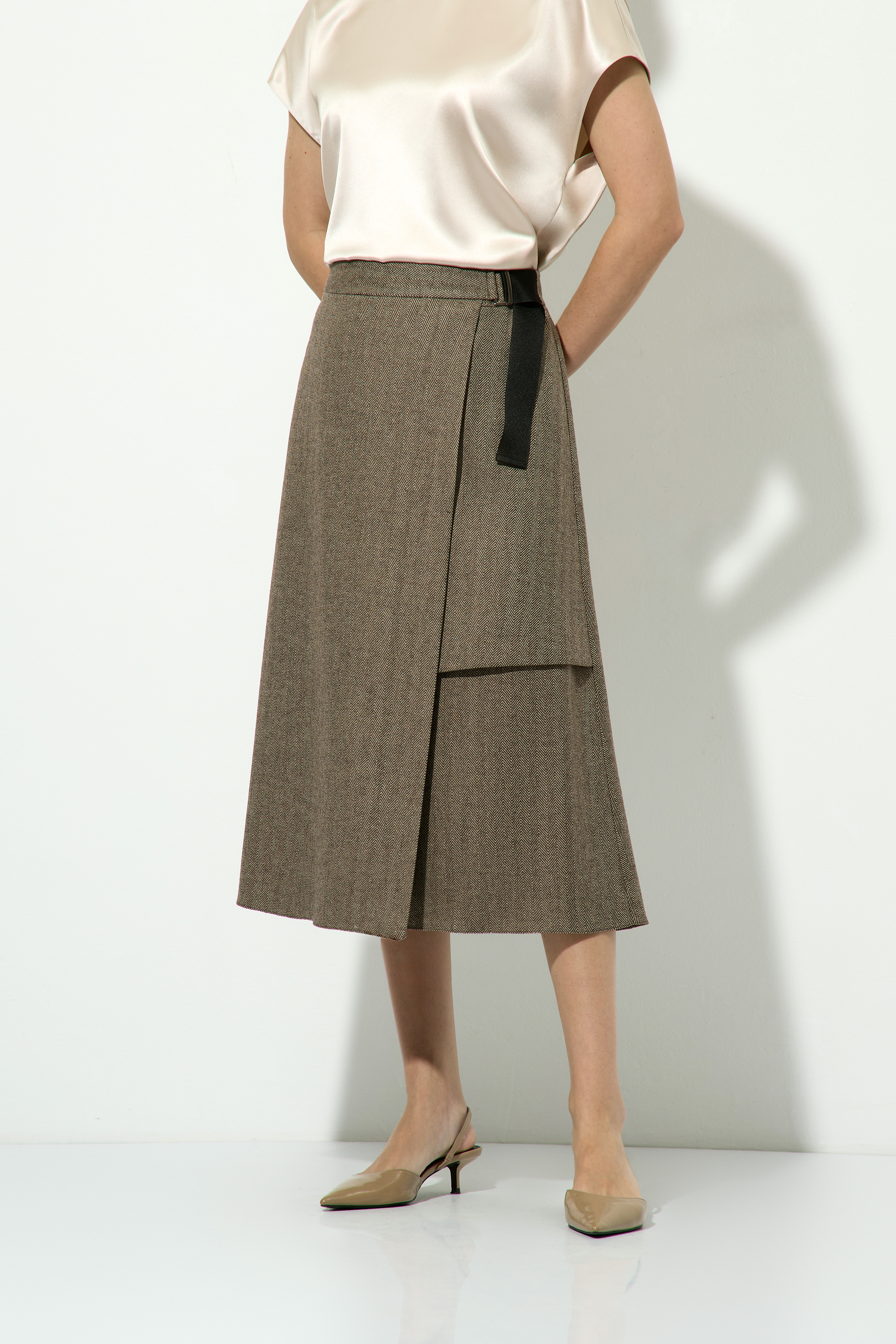 Юбка с асимметричной деталью VASSA&Co, пол женский, цвет коричневый