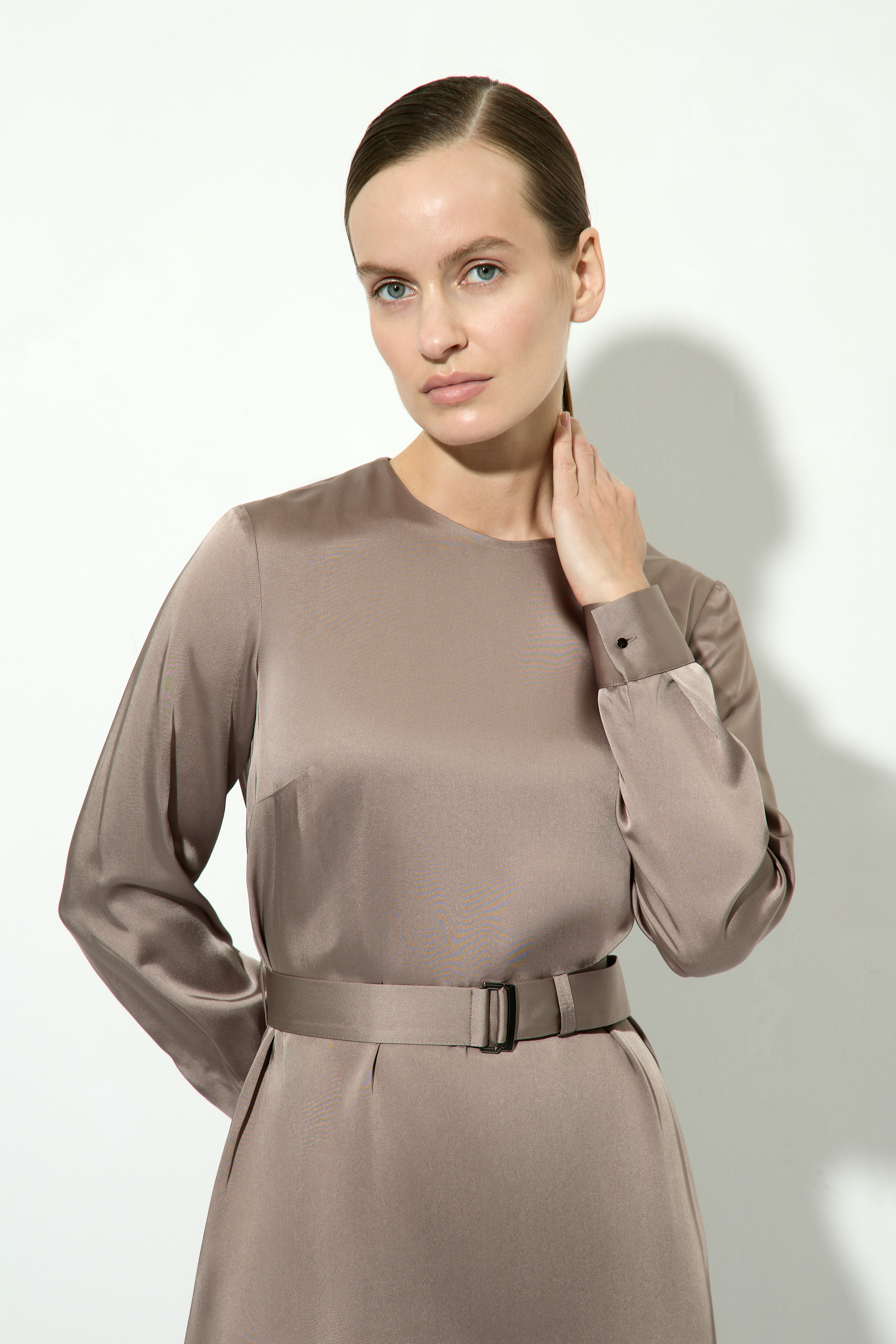 Платье атласное VASSA&Co, пол female, цвет brown