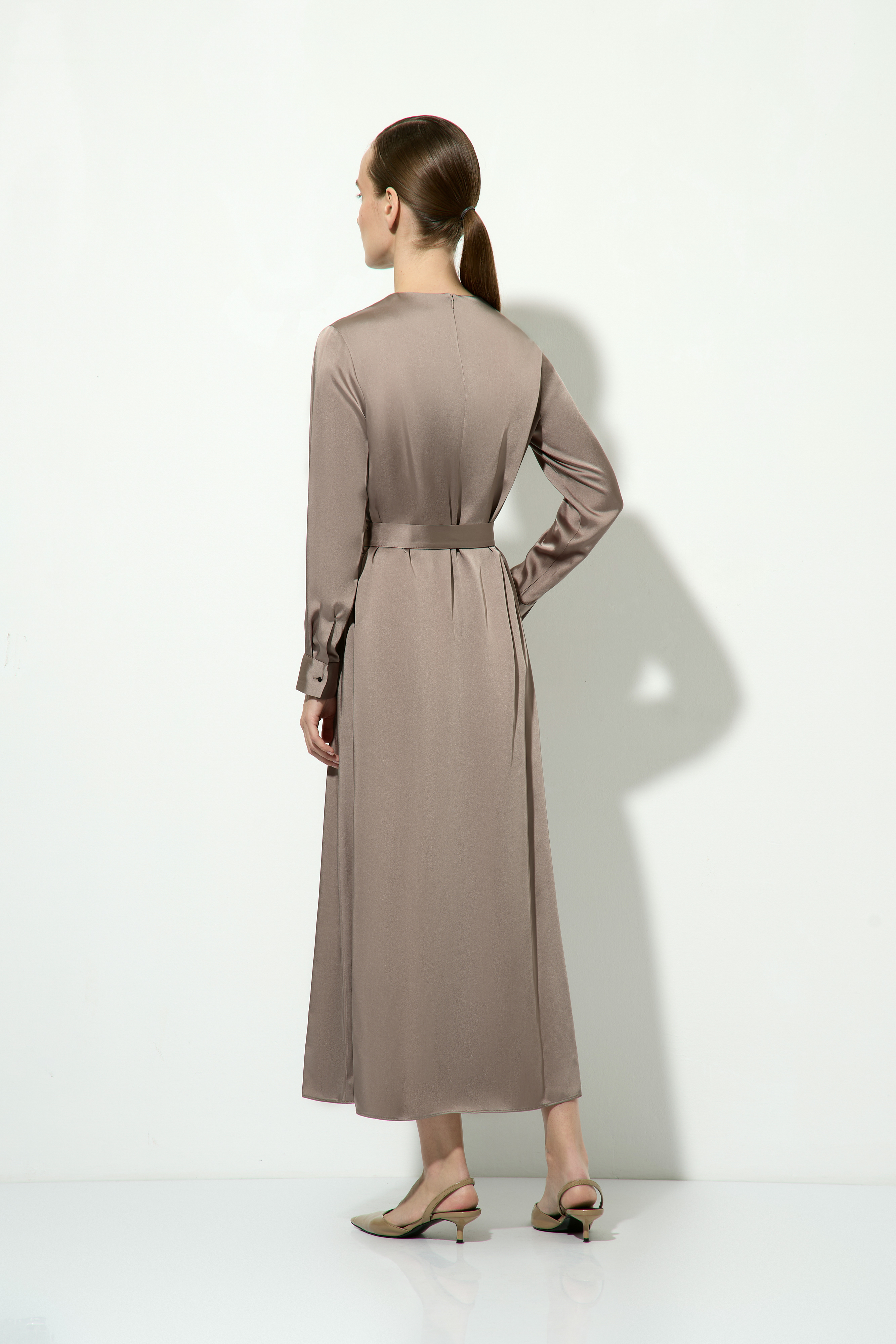 Платье атласное VASSA&Co, пол female, цвет brown