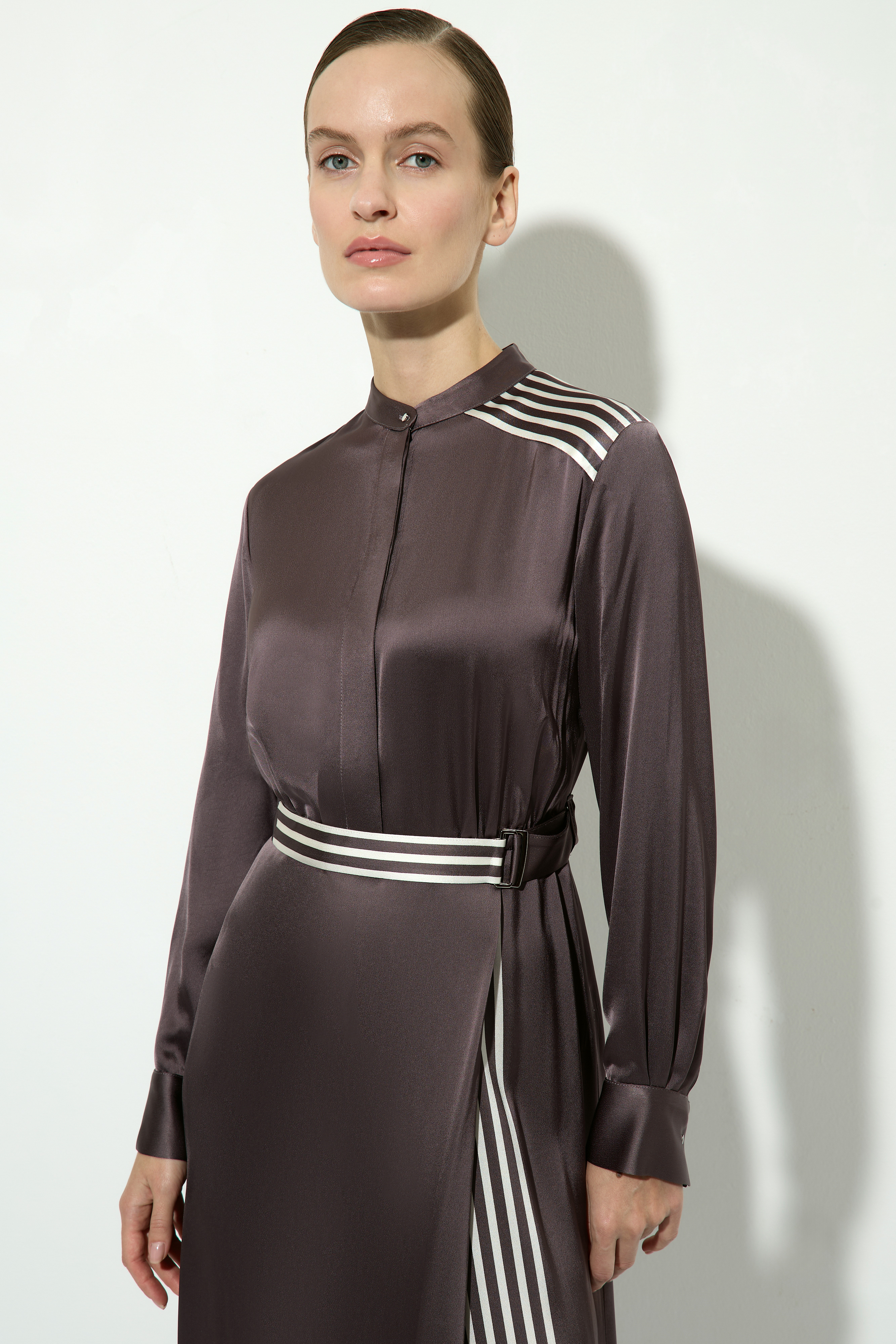 Атласное платье из вискозы VASSA&Co, пол женский, цвет коричневый