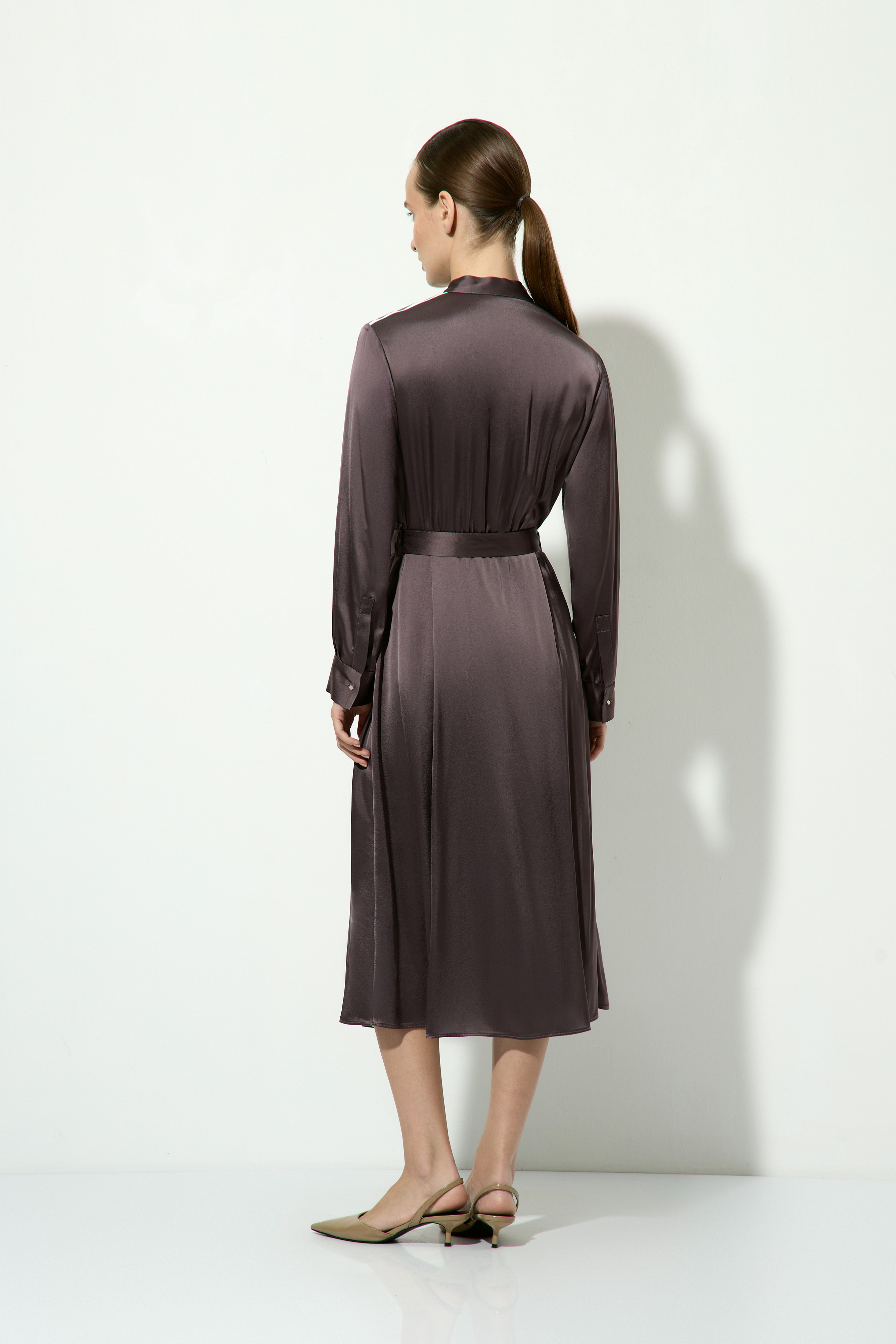 Атласное платье из вискозы VASSA&Co, пол женский, цвет коричневый