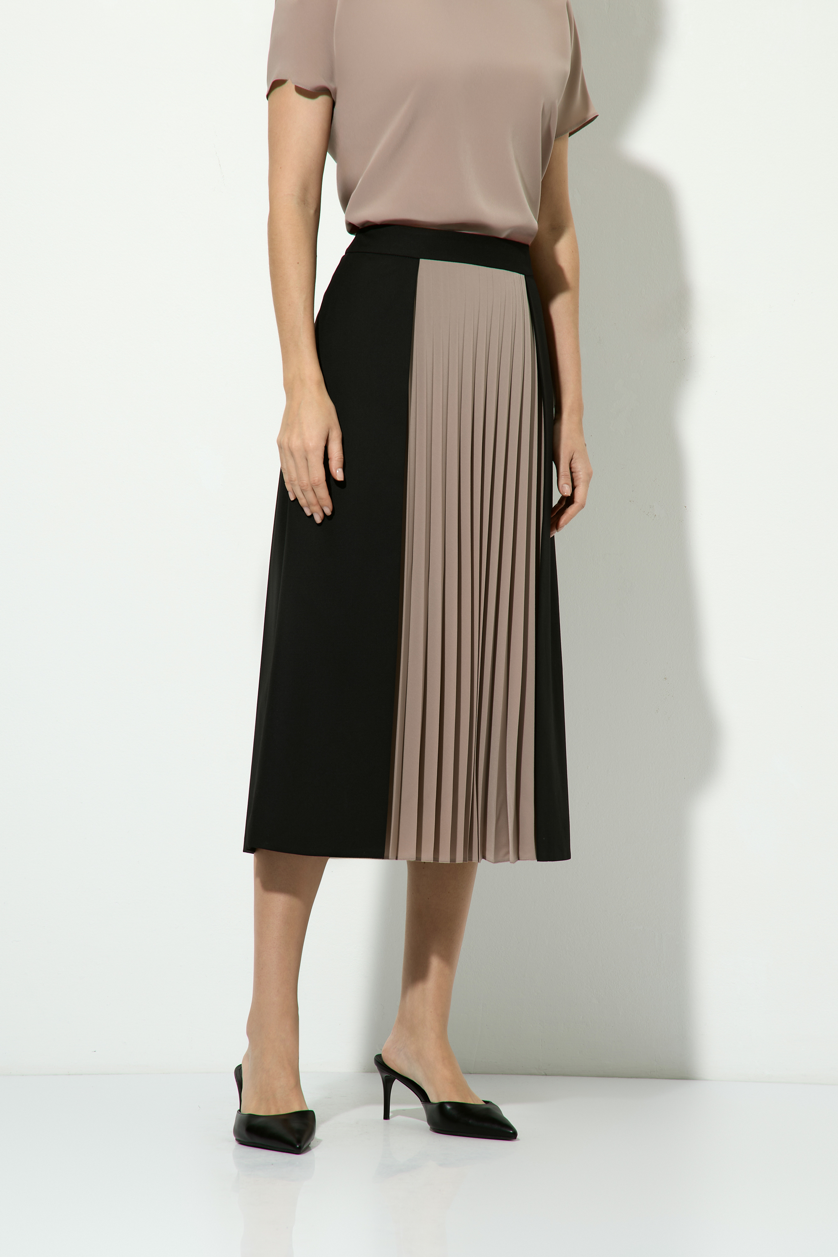 Юбка с гофрированной деталью VASSA&Co, пол женский, цвет черный