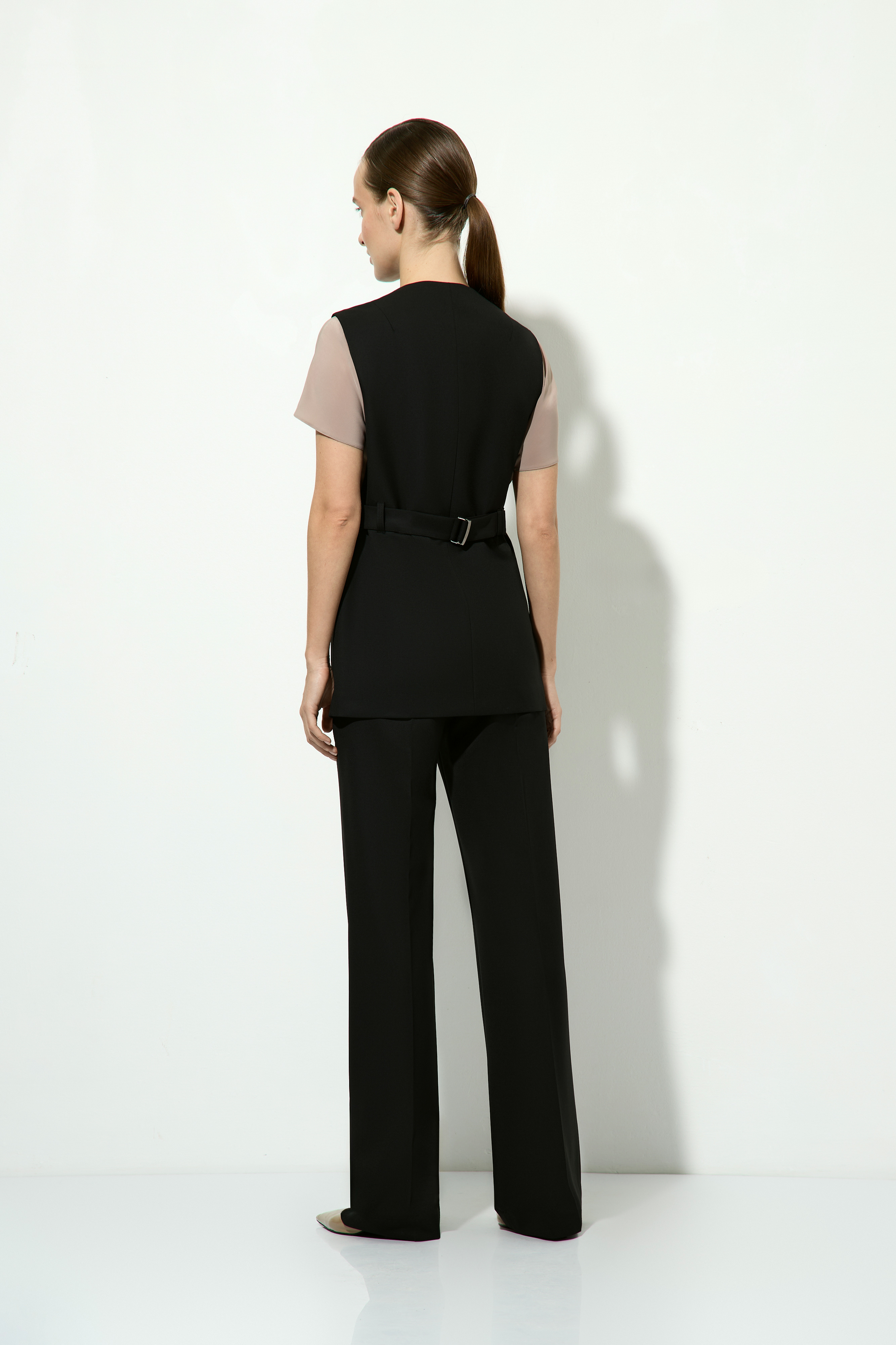 Жилет удлиненный VASSA&Co, пол female, цвет black