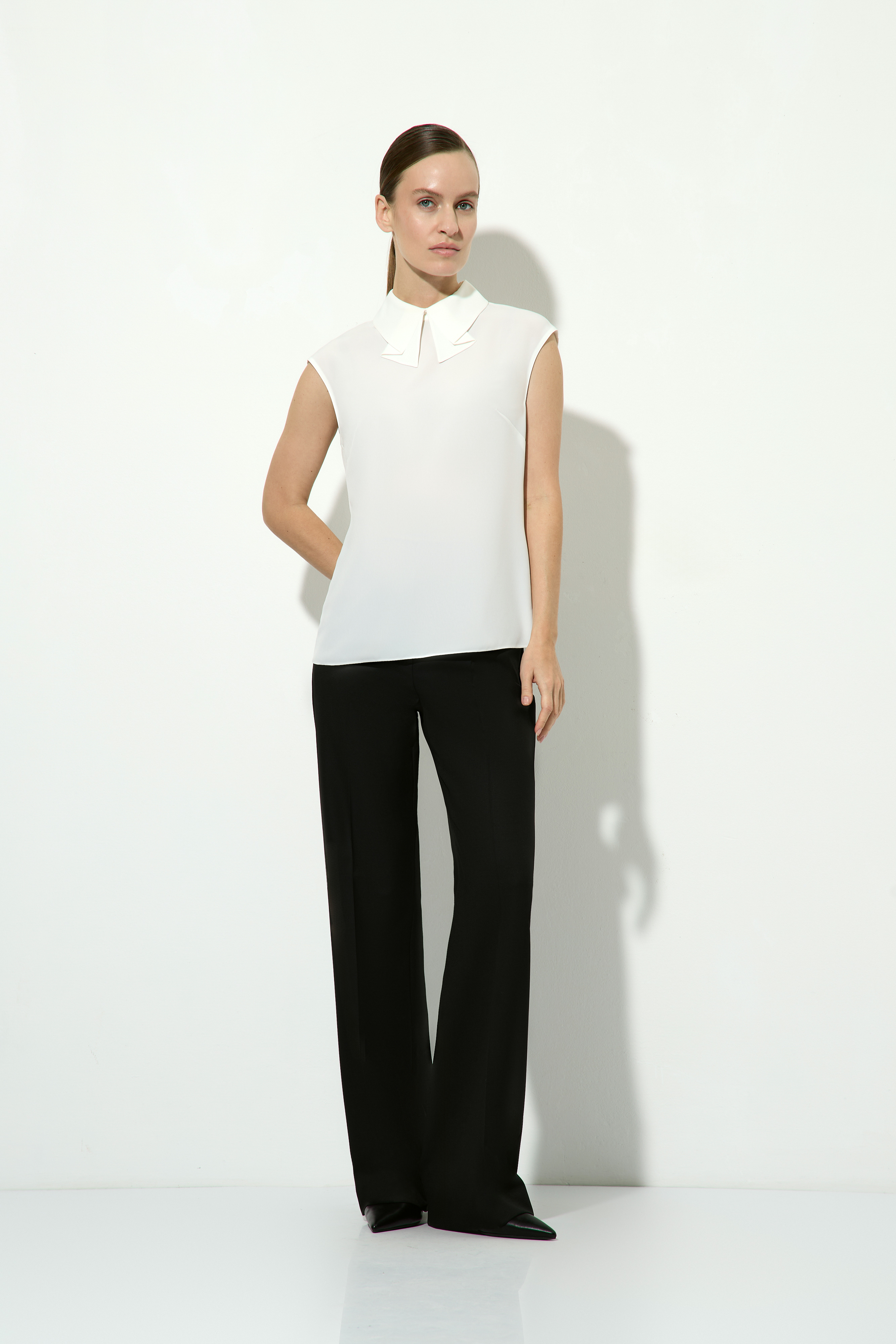 Блузка с оригинальным воротником VASSA&Co, пол female, цвет white