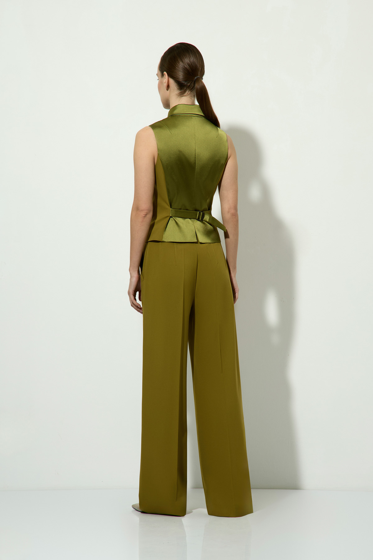 Жилет с атласным воротником VASSA&Co, пол женский, цвет хаки