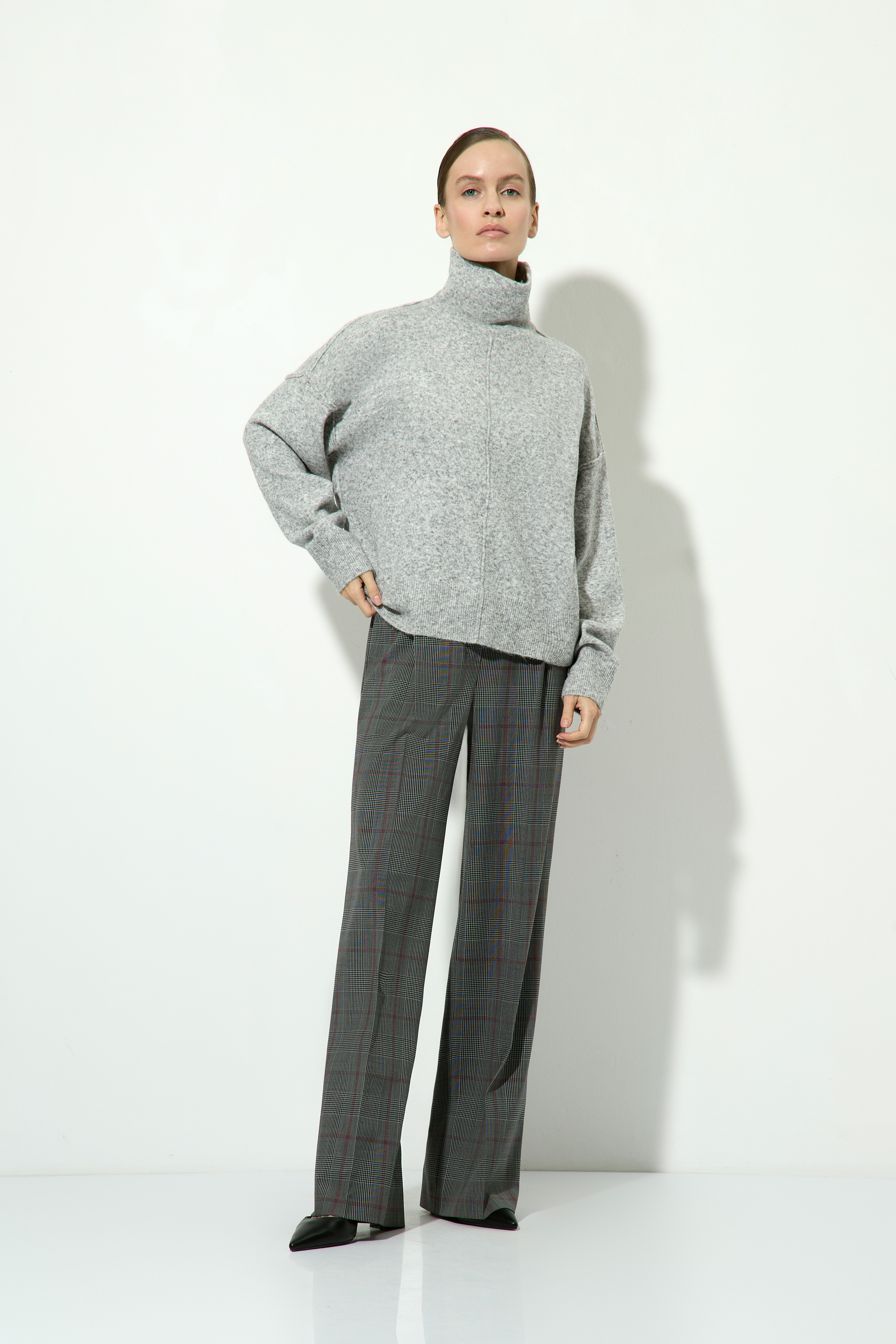 Джемпер женский с горлом VASSA CODE, пол женский, цвет серый