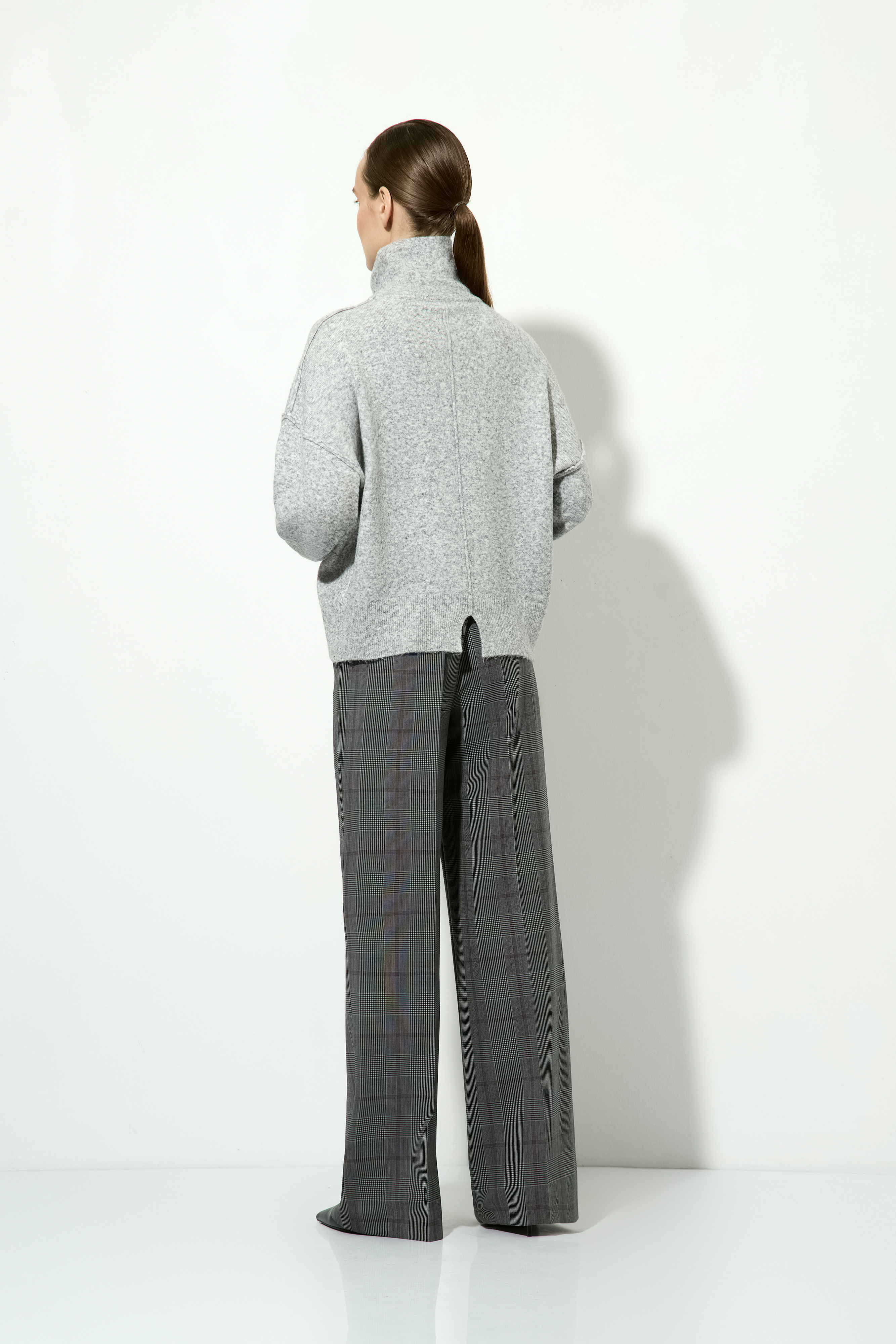 Джемпер женский с горлом VASSA CODE, пол женский, цвет серый