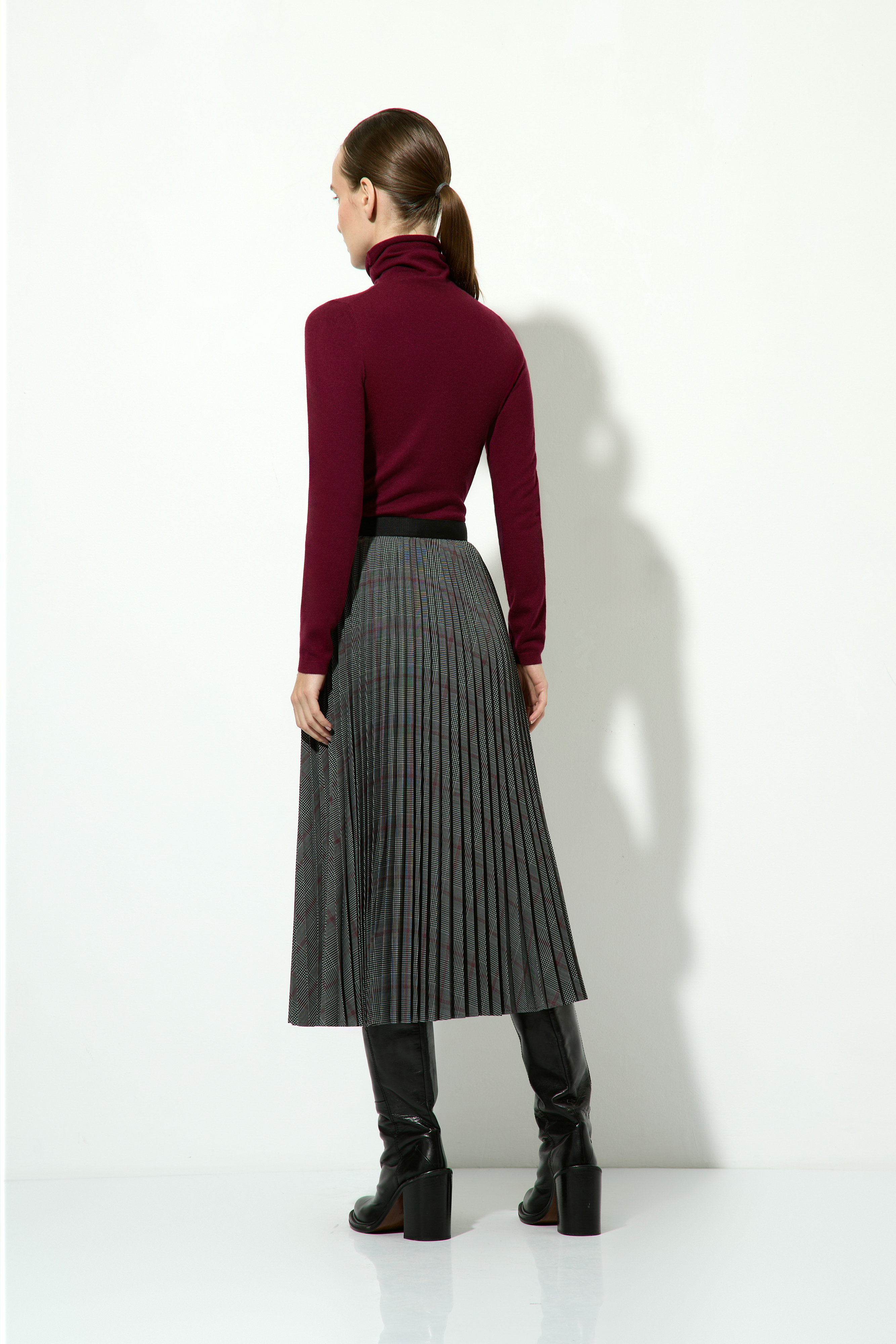 Юбка плиссированная VASSA CODE, пол female, цвет серый